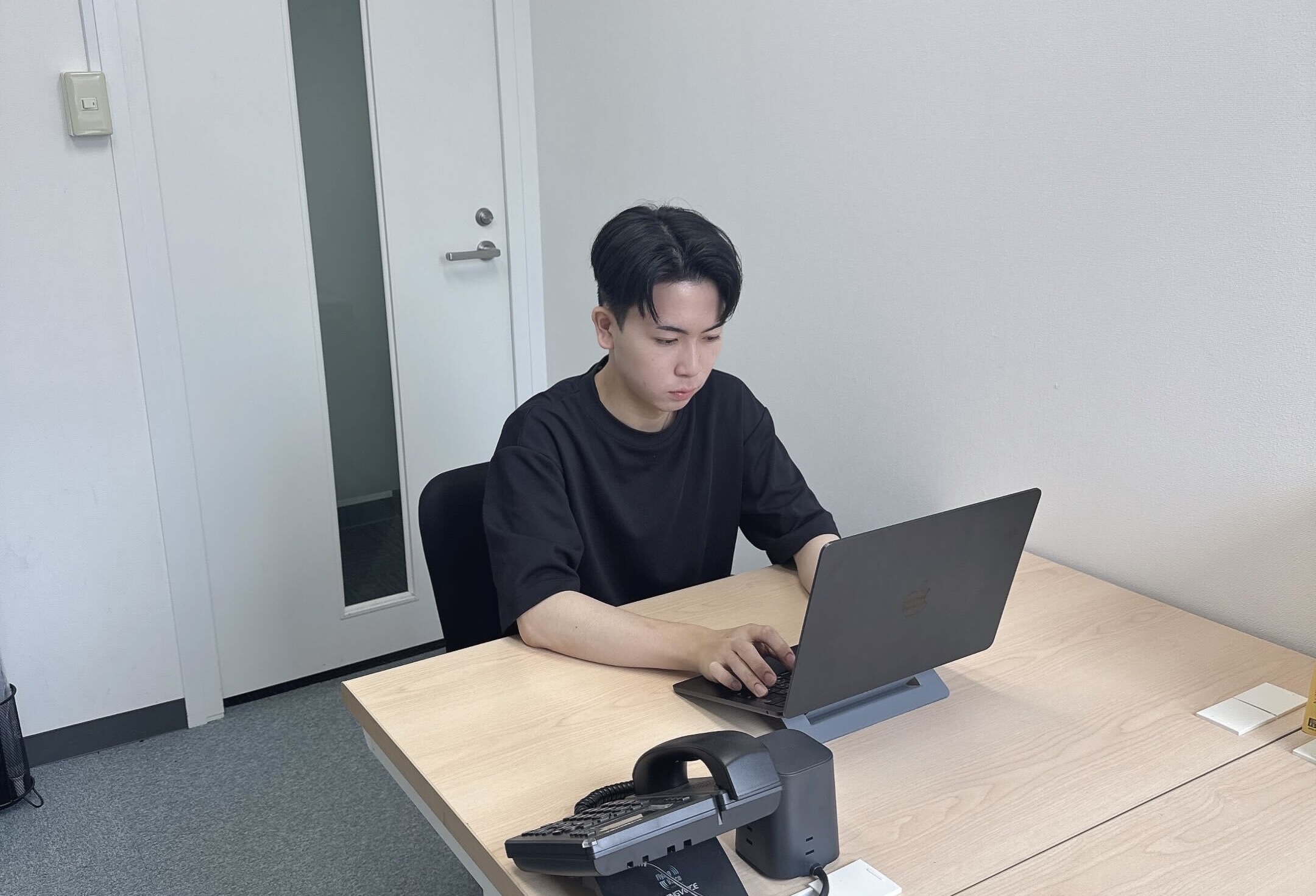「誰かのために動くことが、自分のエネルギーになる」—LYMOのインサイドセールス・宮本が歩む、“まっすぐな営業”の道