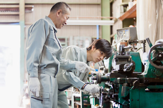 【社員インタビュー】“ 0.01 ㎜の世界”で日本の産業を支える――若手スタッフさんの１日