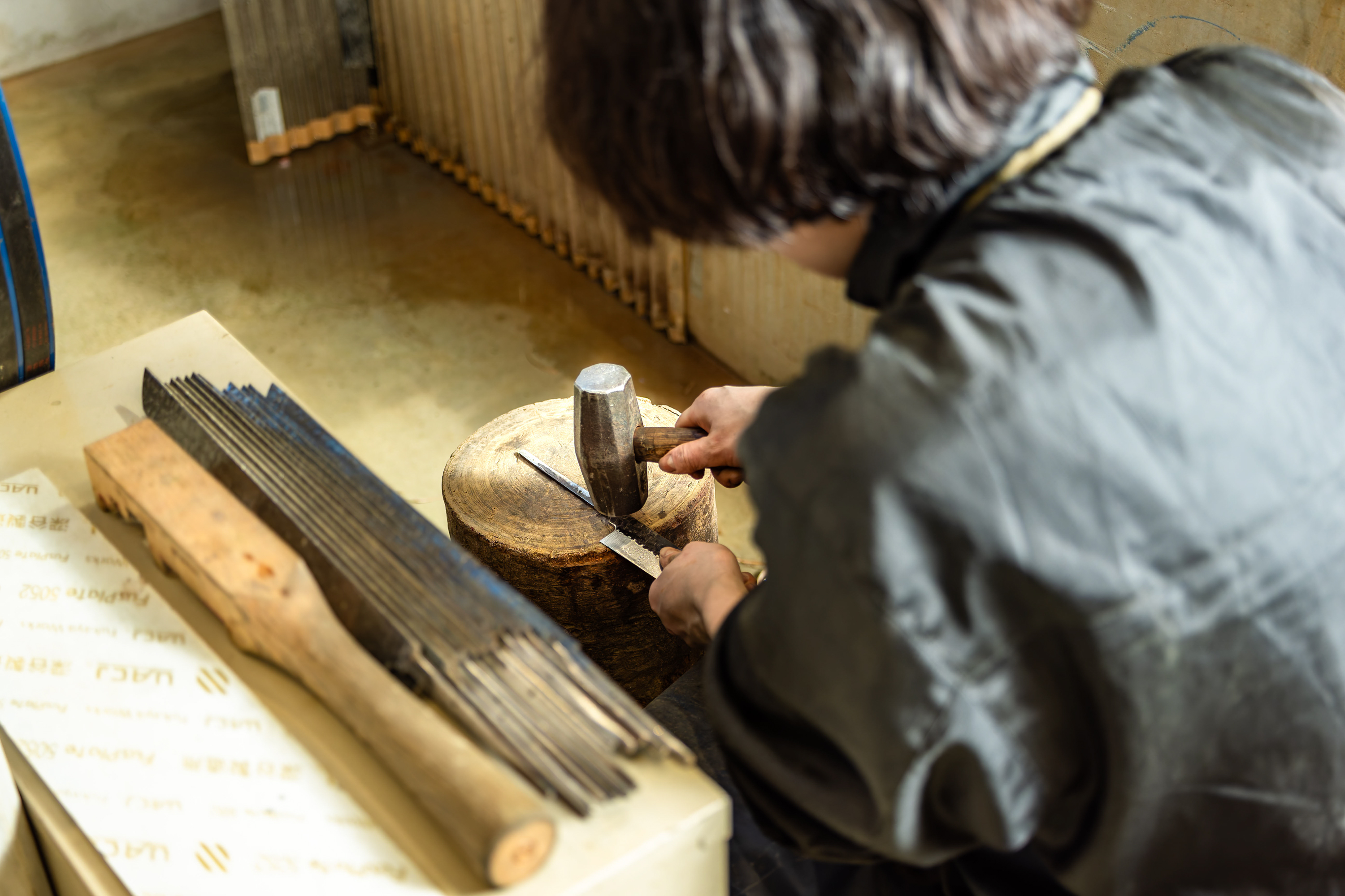 2024年新卒入社の職人Aさんの成長日記──未経験から一人前の刃付師へ。