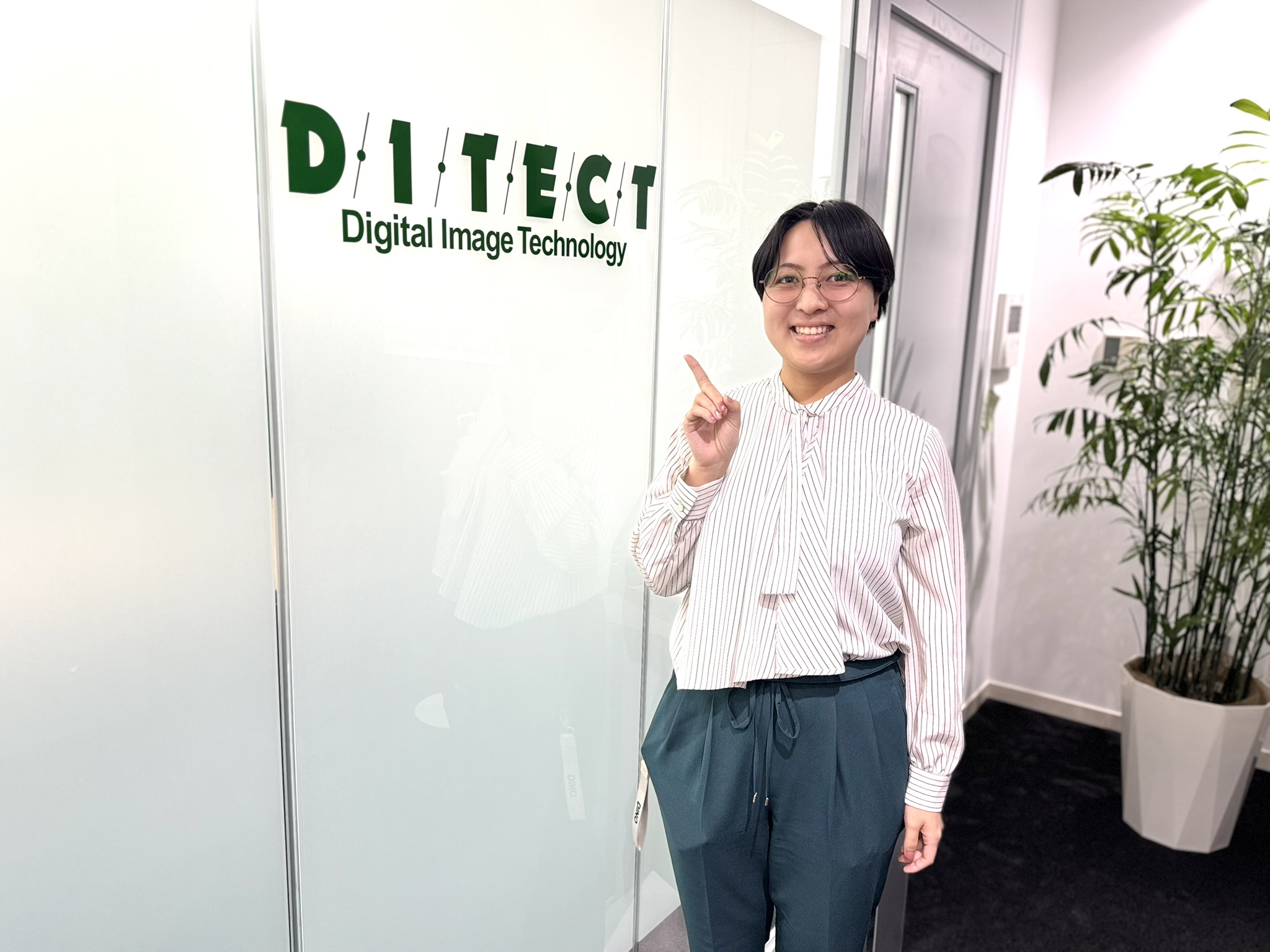 【社員インタビュー#5】未経験からの挑戦。“自走する力”を武器に、自分らしい働き方を実現する / ソフトウェア開発・義則 朋子