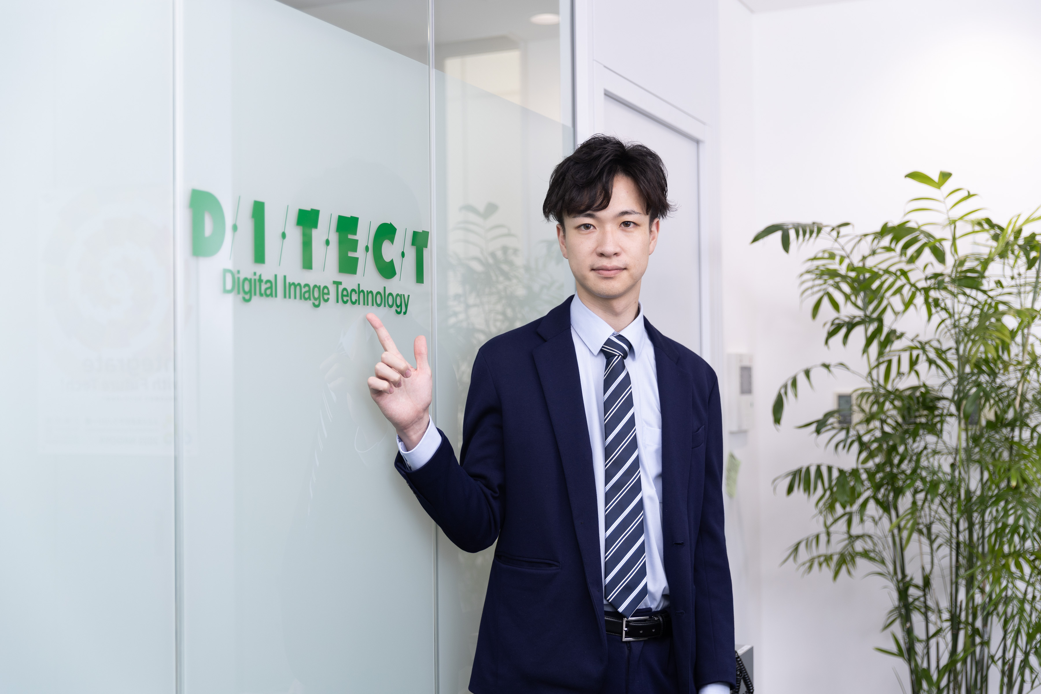 【社員インタビュー#6】サポート職から営業職へ転職。お客様の課題に、始まりから終わりまで一気通貫で伴走する / 営業・杉本 千尋