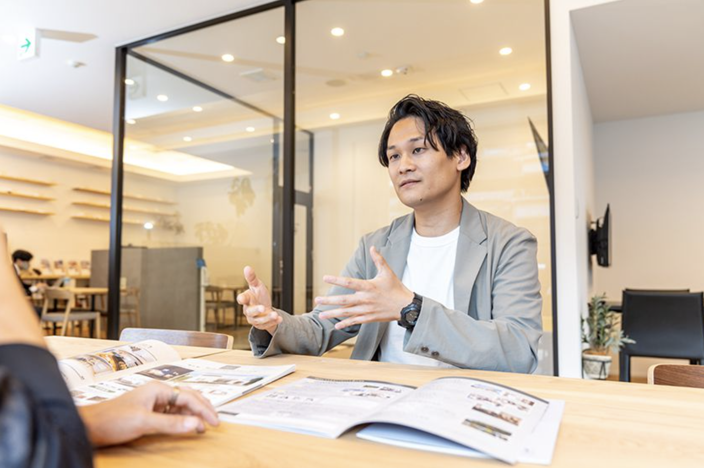 【社員の自己紹介Vol.1】お客様の人生を、より豊かに。信頼をやりがいに変えて成長する