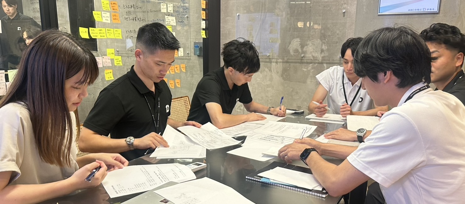 仲介事業部の月初MTGの様子
