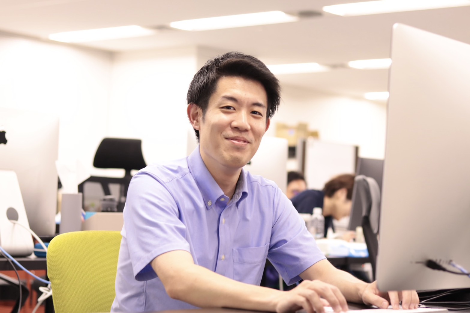 【社員インタビュー Vol.4】大学院中退→環境系起業→YouTubeで発見！「キラキラ」を極める鈴木さんが見つけた、熱を伝え続ける働き方