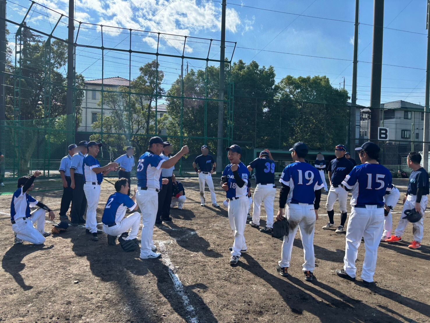 仕事も遊びも全力！ソフトボール大会に向けた練習で深まるチームの絆