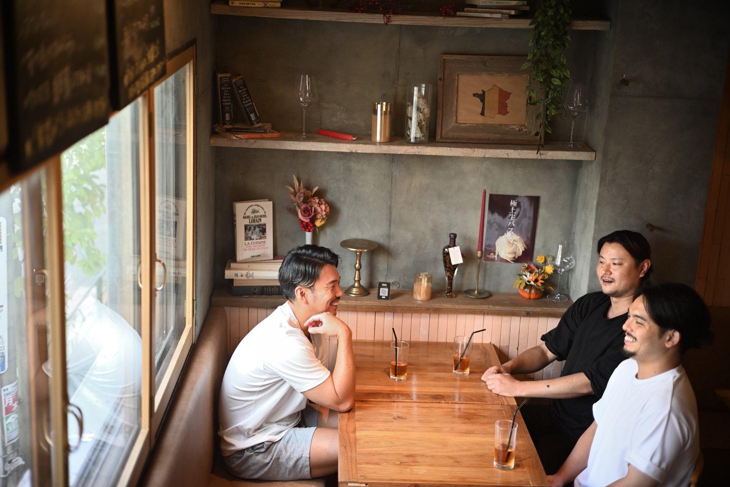 好きなことを仕事にすれば、お客さんの笑顔が幸せをくれる 〜飲食事業部を率いる3人の本音座談会〜