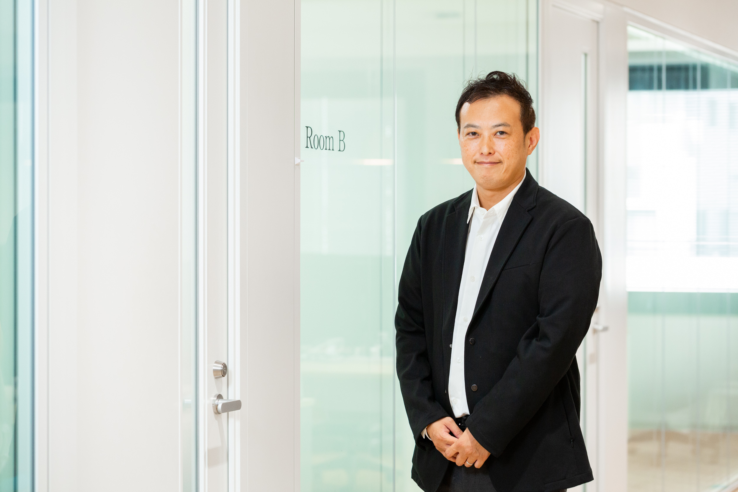 ロジックだけでは人は動かない。「科学的営業」の先にある「信頼」を築く大企業向けセールスの裏側