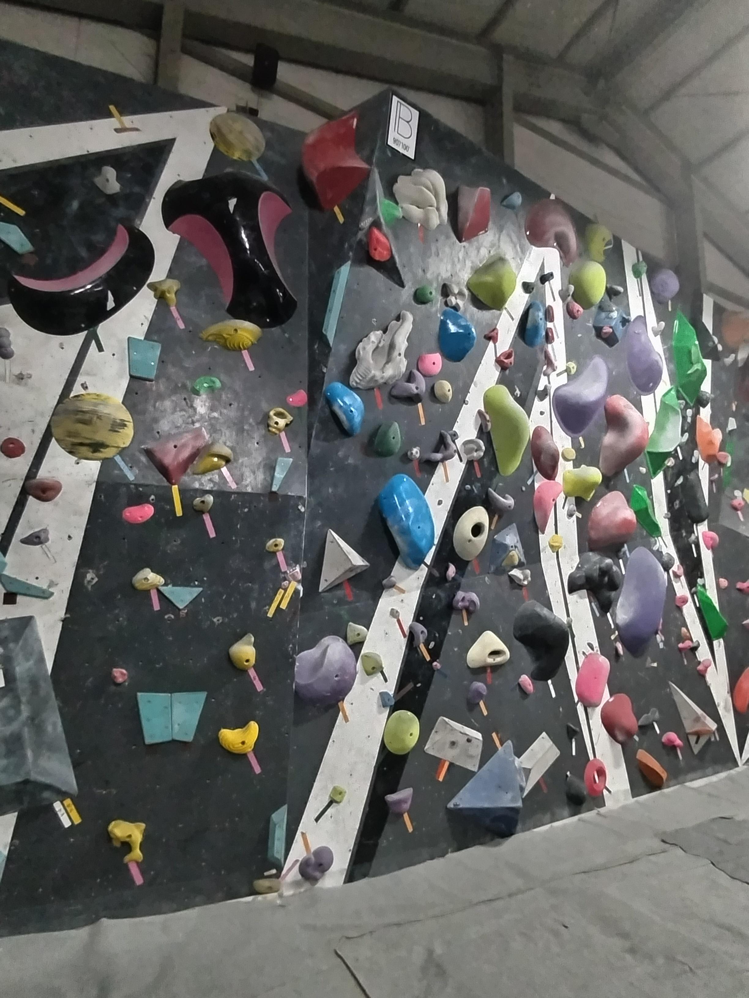 ボルダリングをやってます！