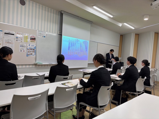 東京ウェディング＆ブライダル専門学校で会社説明会を開催！｜将来のﾄﾞﾚｽｺｰﾃﾞｨﾈｰﾀｰ、ﾌｫﾄｸﾞﾗﾌｧｰが参加してくれました！