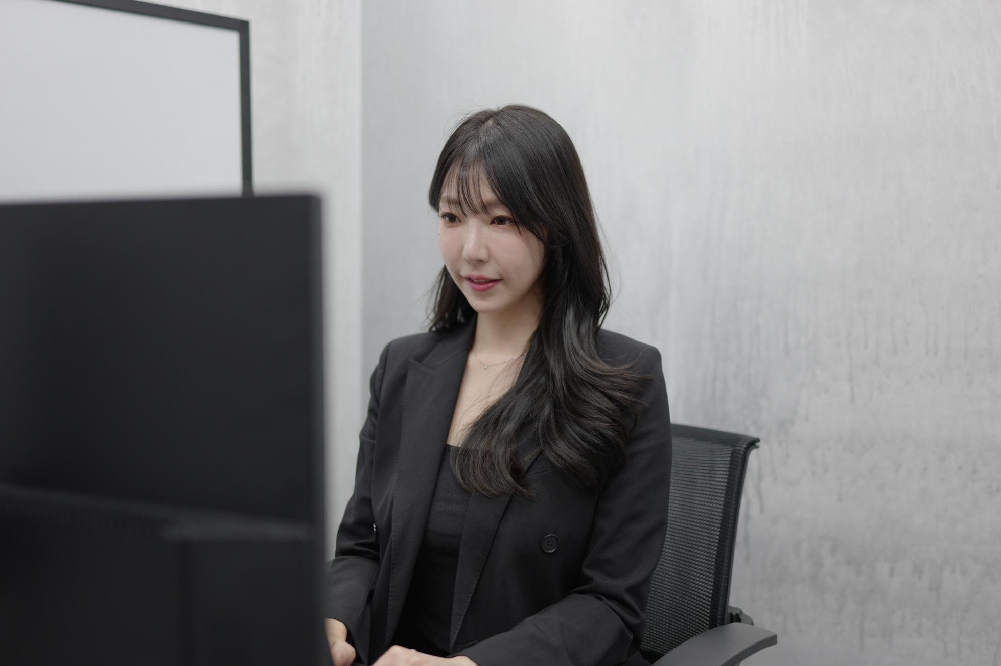 【現場の空気が変わる瞬間をつくる人】DXHRのプロジェクトマネージャーがAI・DXの“混沌”を推進力に変えていく