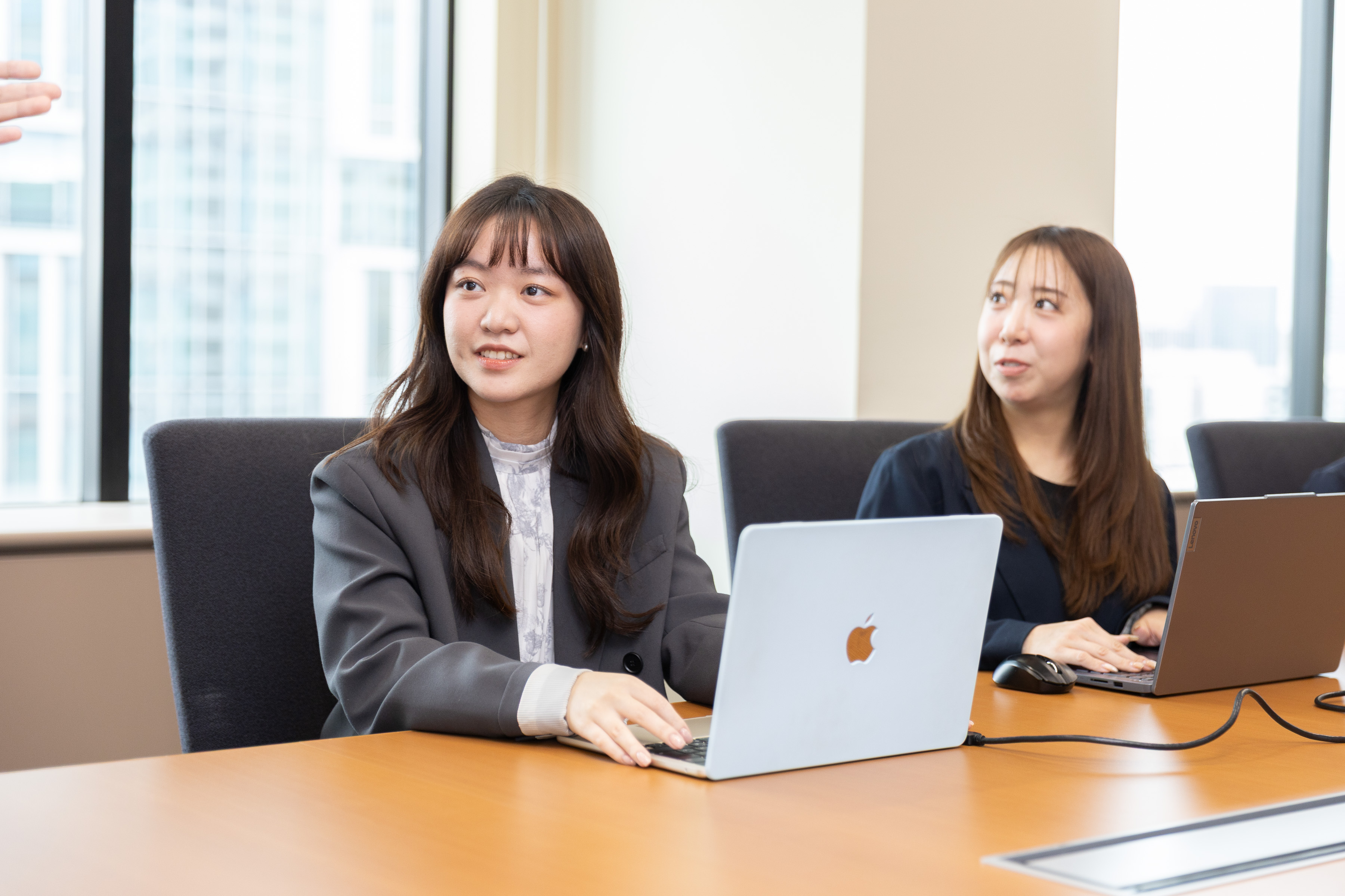 【社員インタビュー】急成長する組織の基盤を創る！ 中国での経験を活かし、会社と共にスケールアップを目指す秘書のリアル