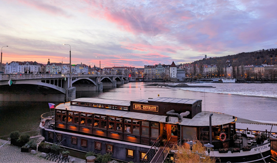 音楽の世界からプロダクト開発へ、表現のステージを変えて挑み続けるメドエックスの兄貴編～後編