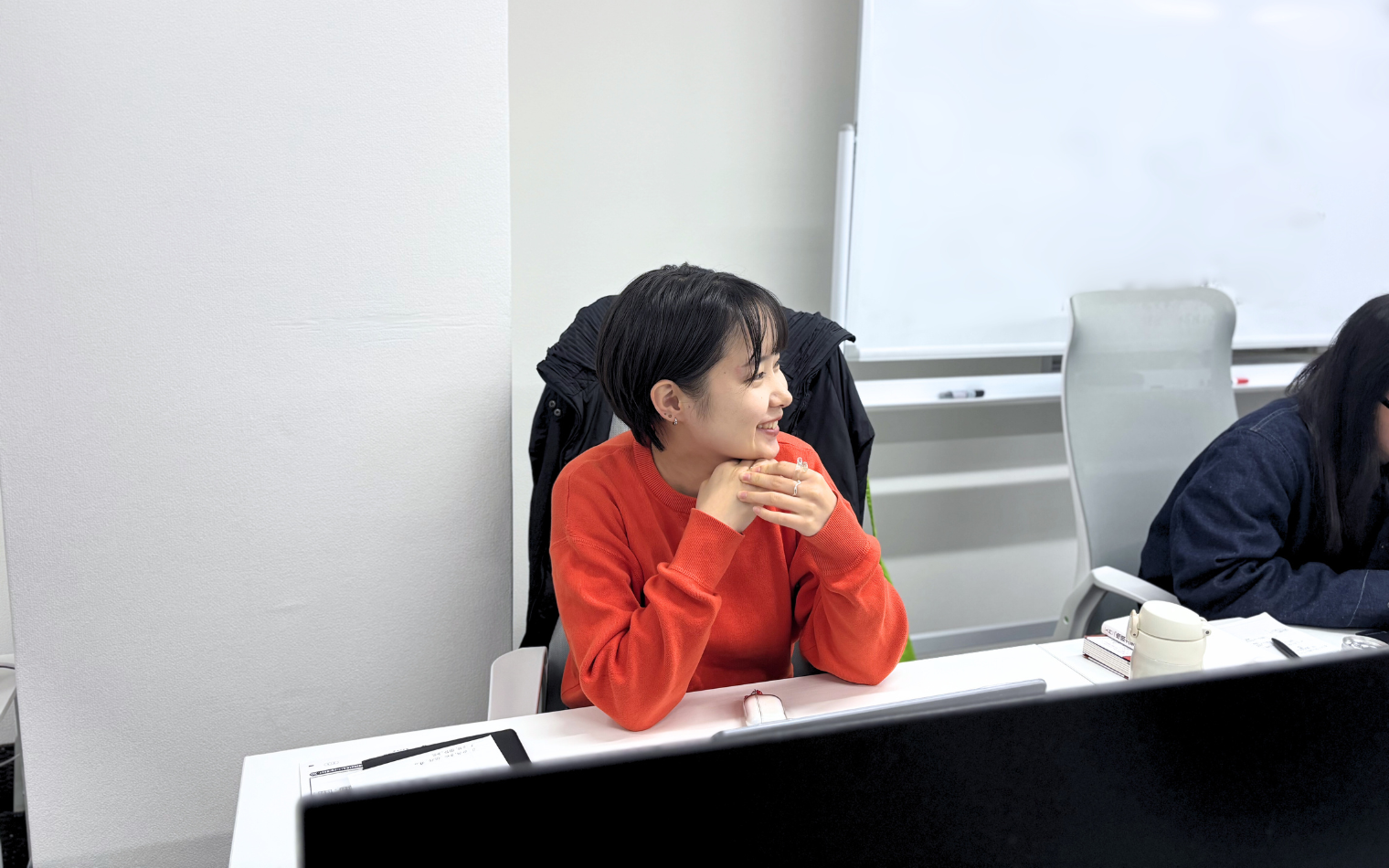 【社員インタビュー】未経験からの挑戦｜労務・経理も兼任！LINEチームの嶋村さんに聞いてみました！