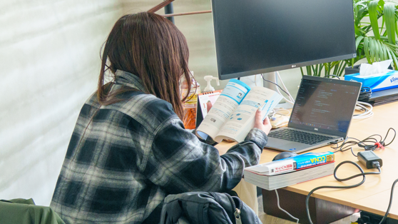 【社員インタビュー#3】世の中から無くならない仕事がしたい。未経験からインフラエンジニアを目指す。