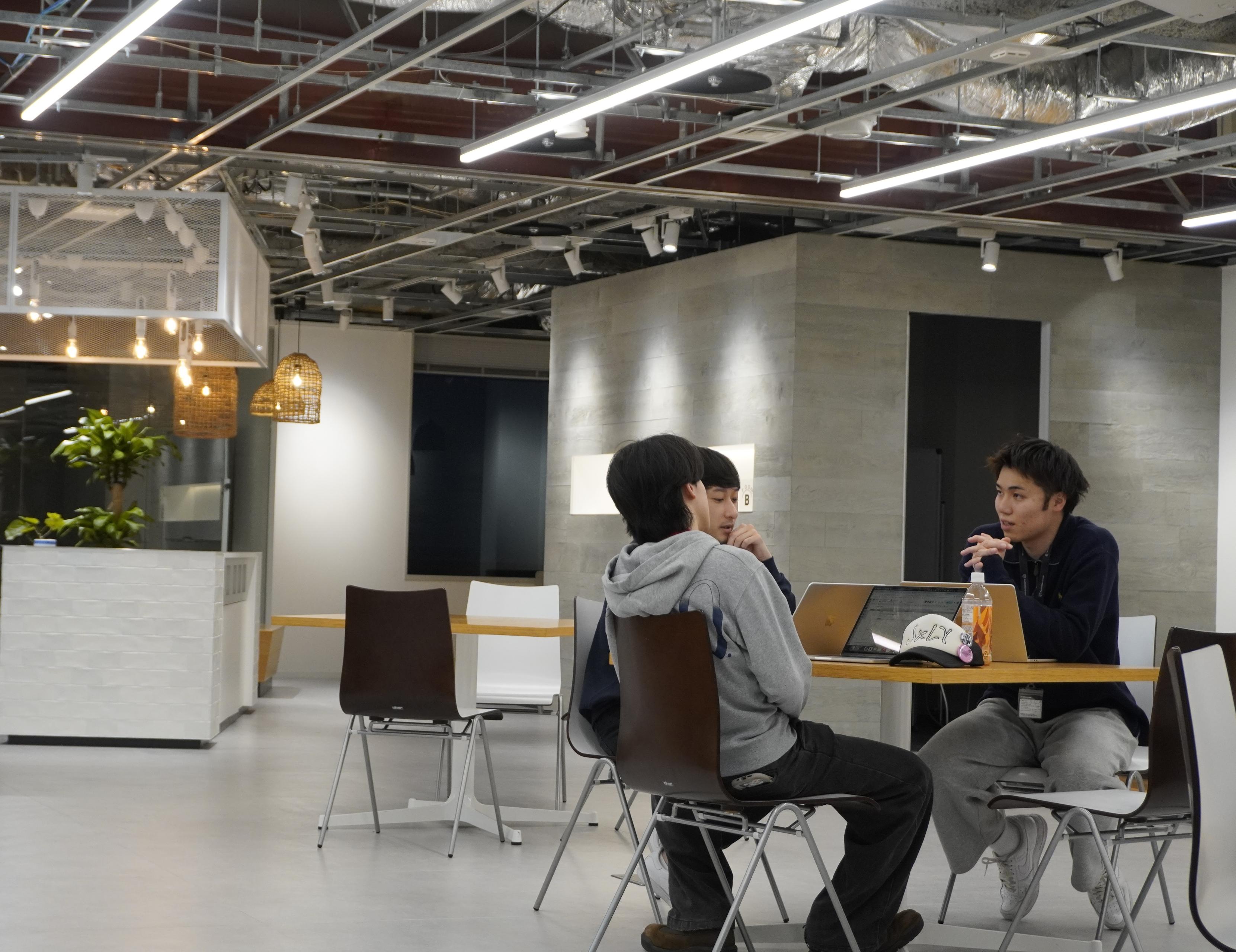 「2ヶ月は“地獄”。でも全員、強くなる。」— 教育担当・佐藤が語る“FA流 若手育成”の裏側