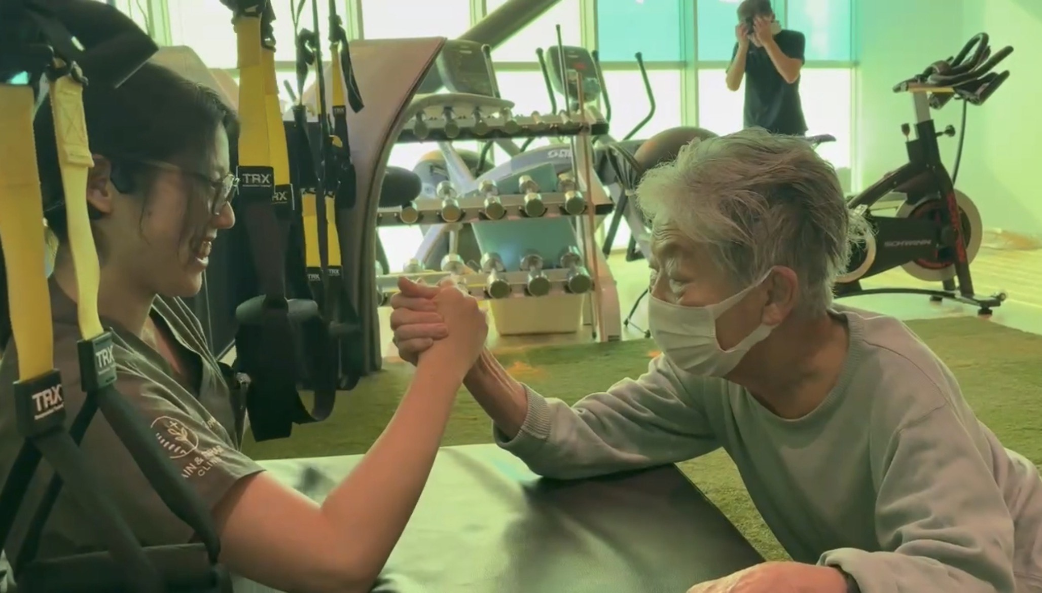 腕相撲大会開催！！