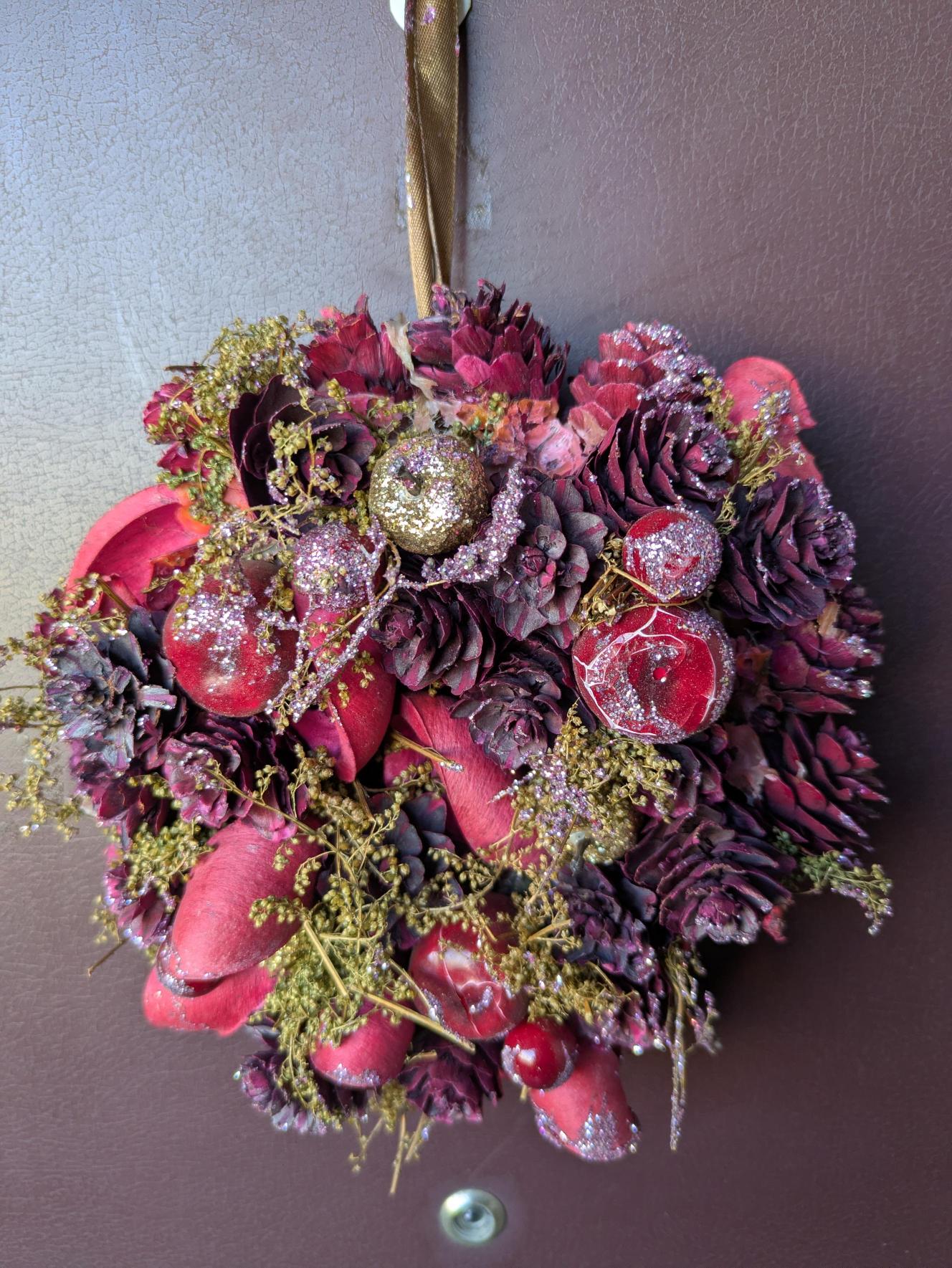 ようやくリースを飾りました