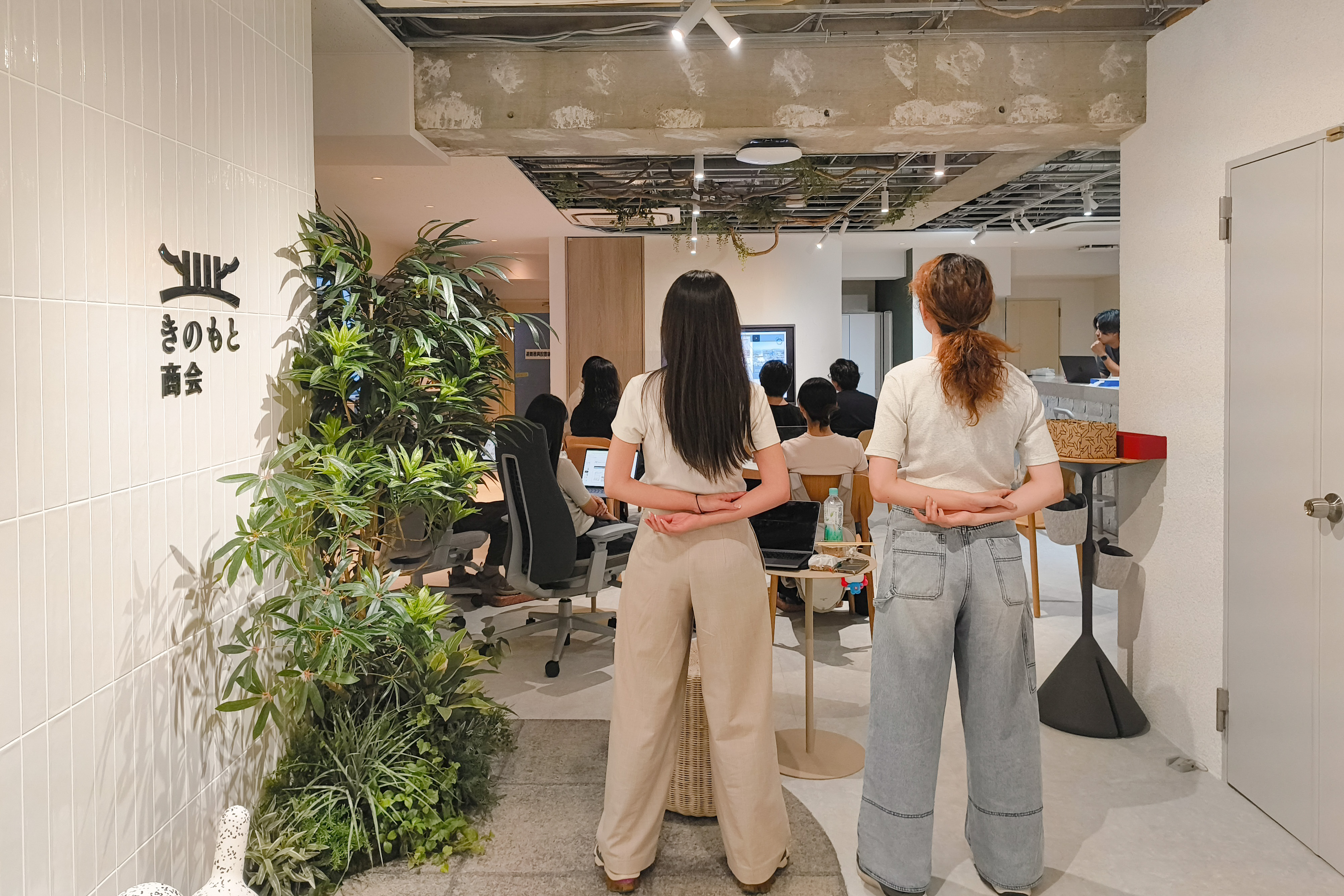 組織の変化にあわせて全社会議の形を見直しています