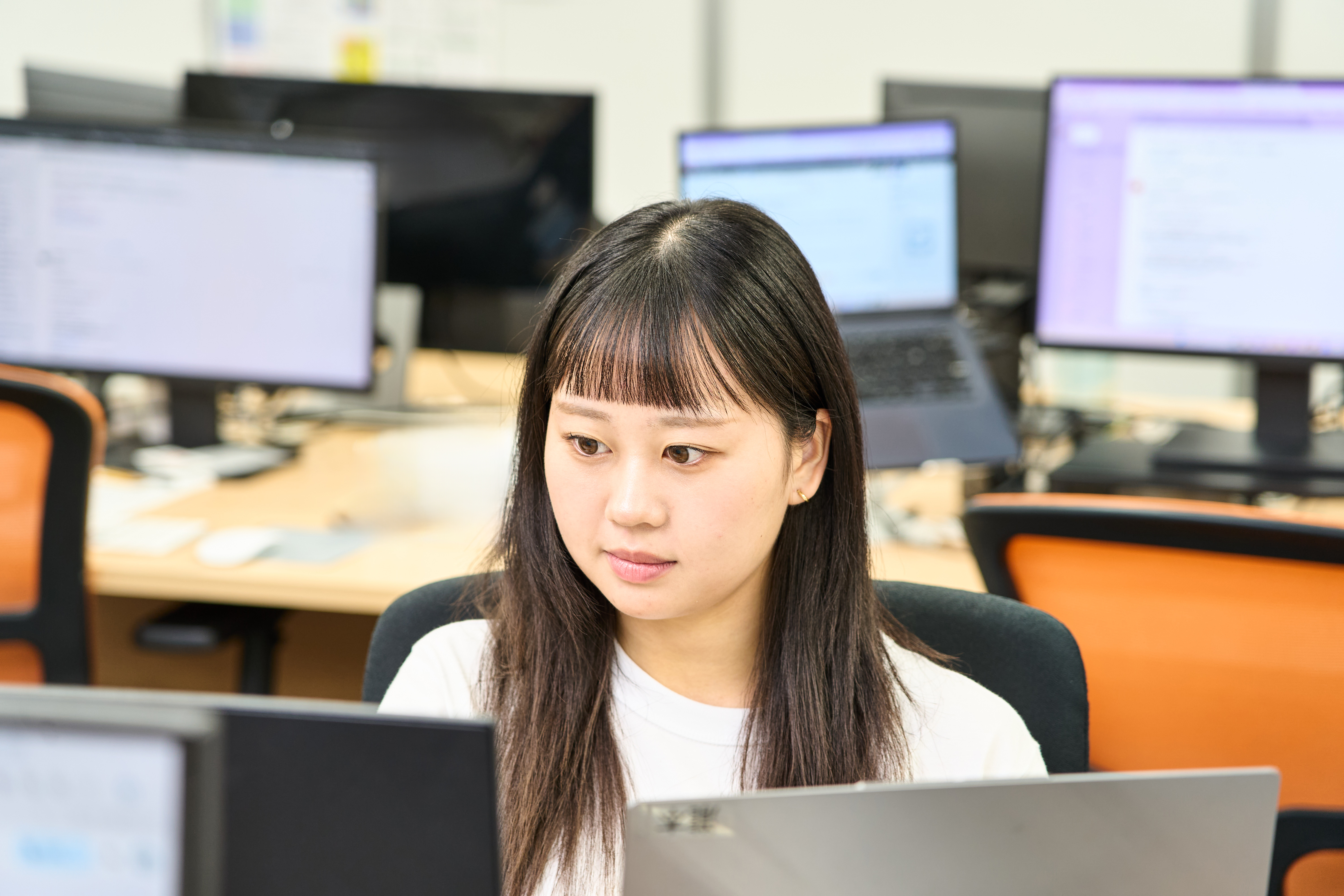 広告代理店へWeb業界未経験で入社した新卒の1日。圧倒的なスピードで自走するメンバーのリアル