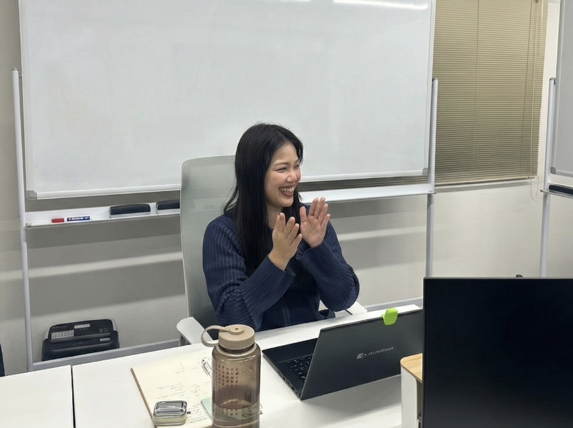 【社員インタビュー】尊敬する上司を追い越したい。少数精鋭のチームで挑む、新卒マーケターの成長記録