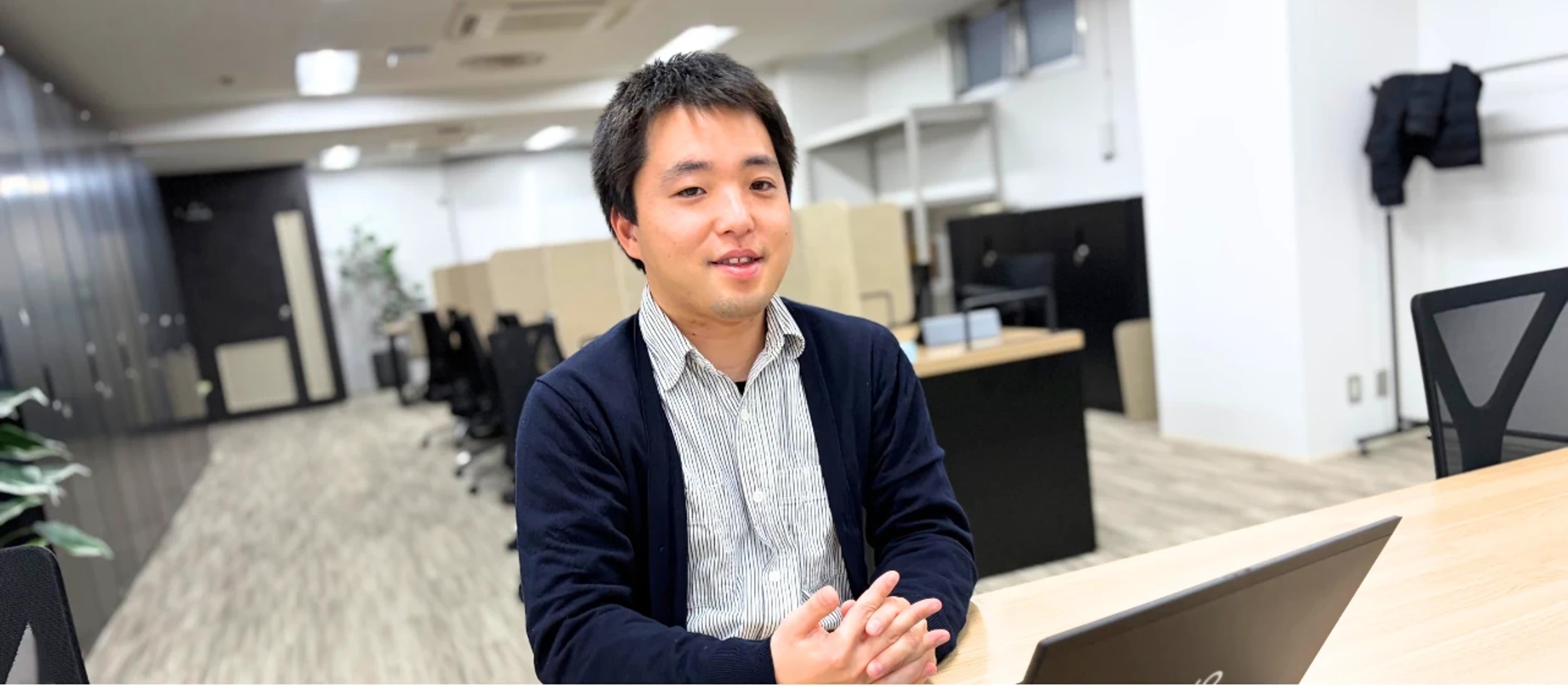 入社1ヵ月の東京デジマ第一号社員にインタビュー！ナリコマ入社の決め手と入社後の印象｜デジタルマーケティング室　椎野 大貴