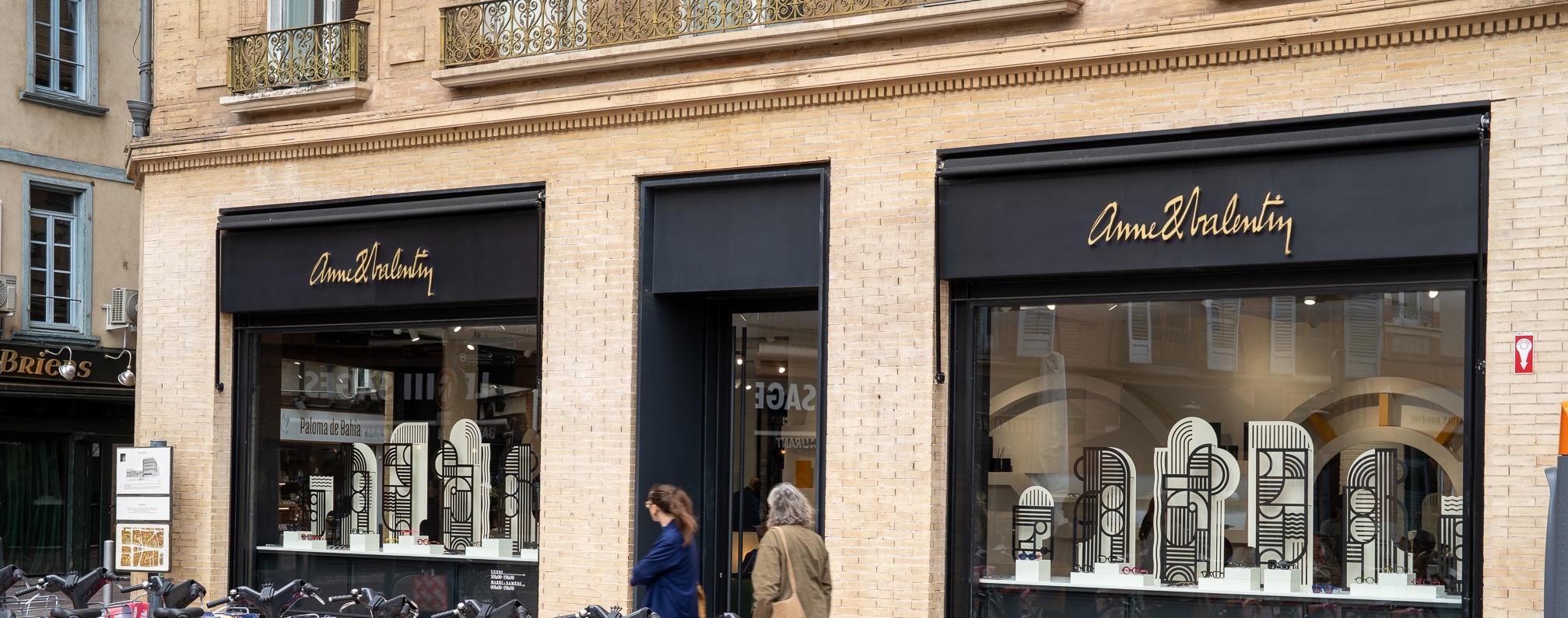 顔をキャンバスにする眼鏡。Anne & Valentin が30年変えないデザイン思想。