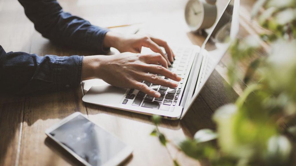 企業アカウントを運用して初めて契約に繋がった話