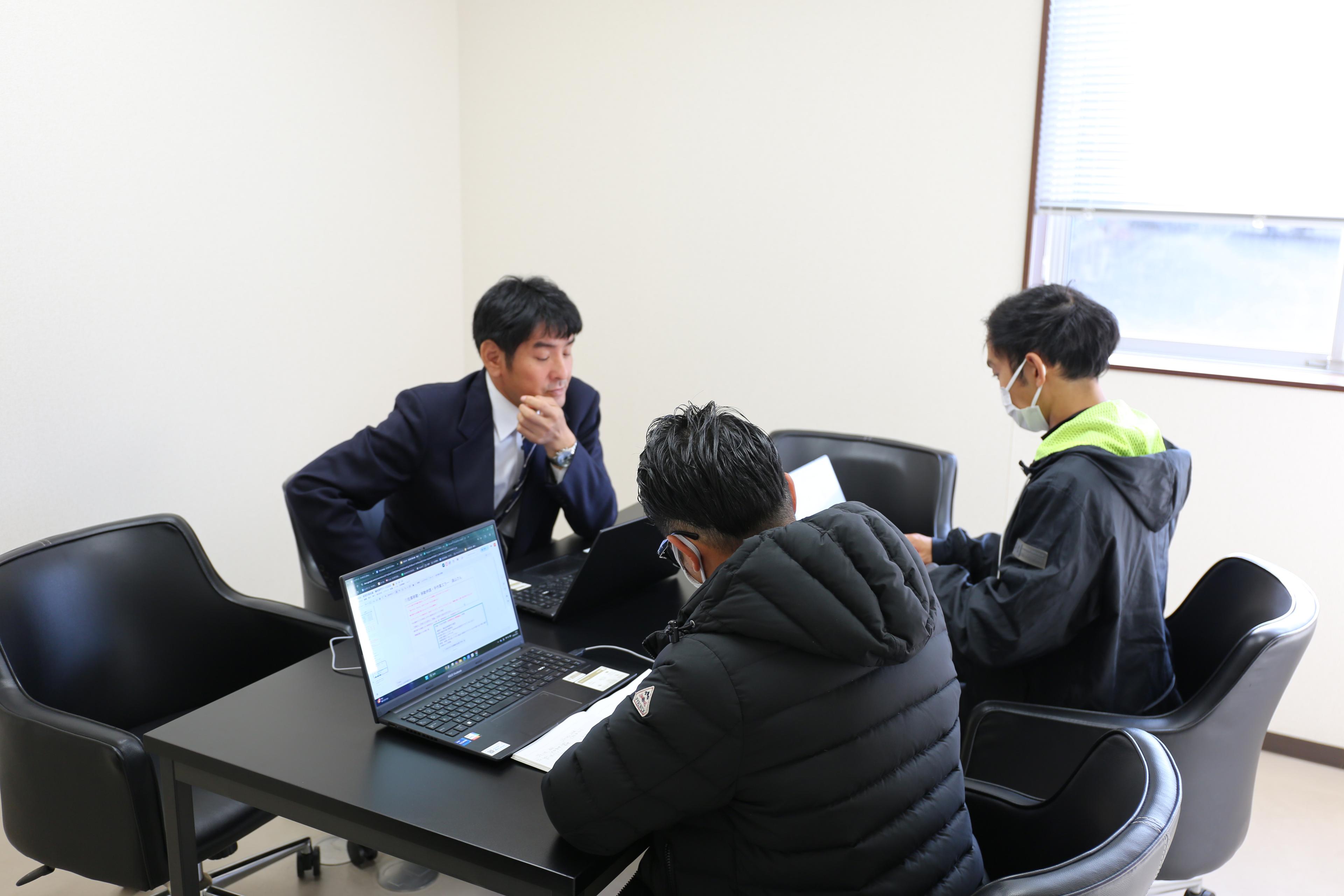 【社員インタビュー:キャリア採用】製造現場のリーダーからイベント制作へ。15年のキャリアを武器に、未完成の組織を「仕組み」で強くする