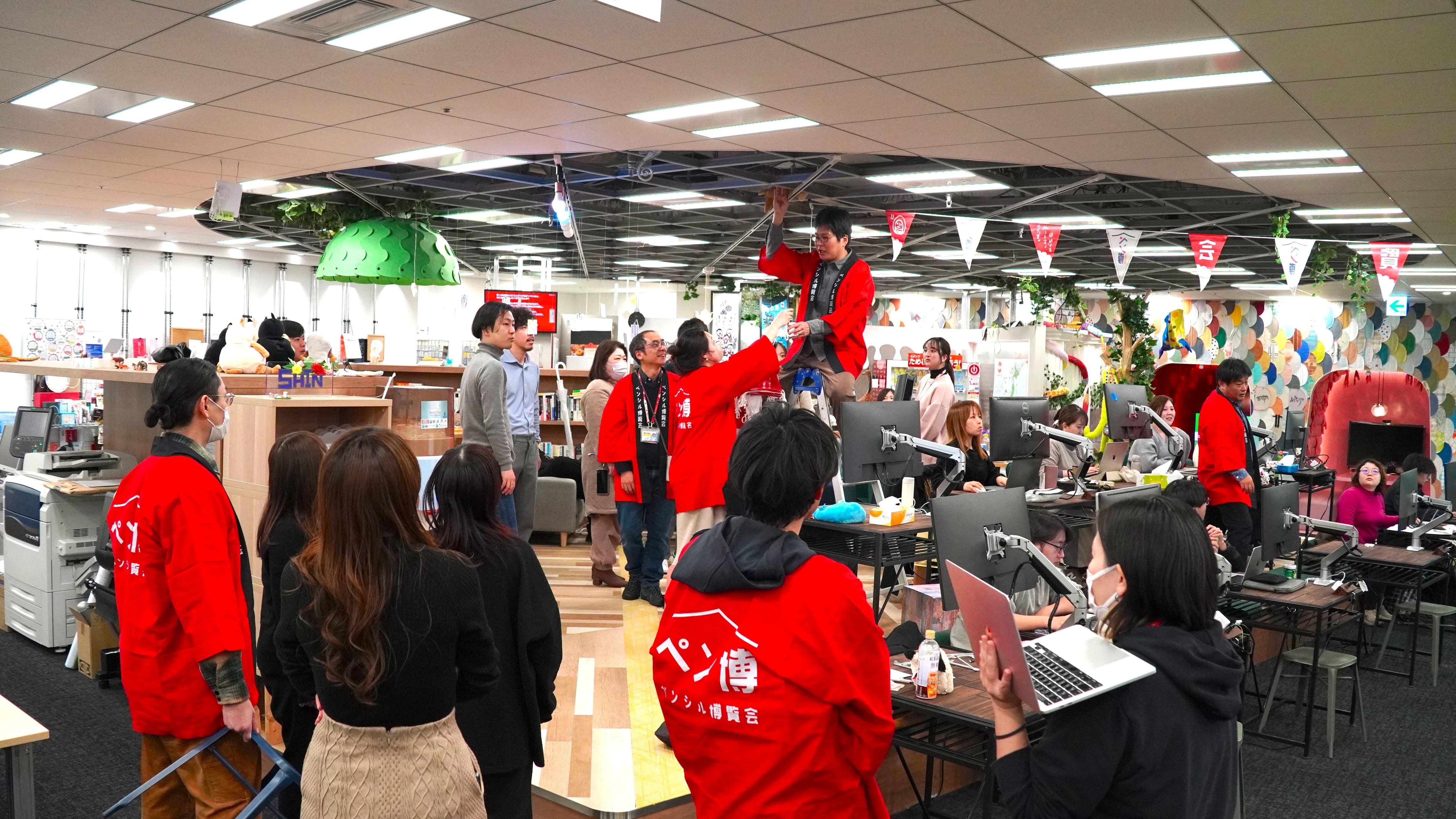 お囃子に、はっぴのスタッフに！創業記念月間に「ペン博2026」を開催中