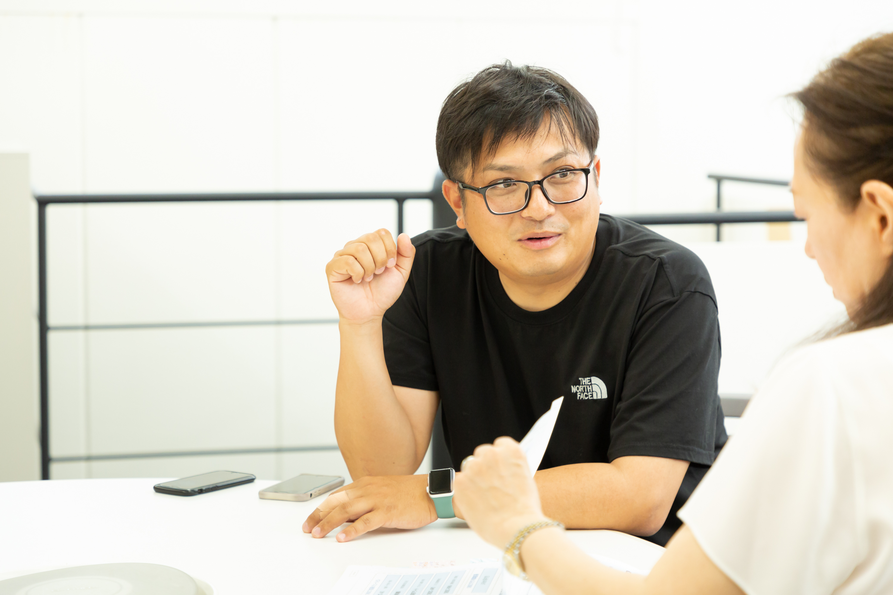 【働く環境】数字で見る弘益の働き方！年間休日128日、残業ゼロ推進、ユニークな福利厚生の全貌