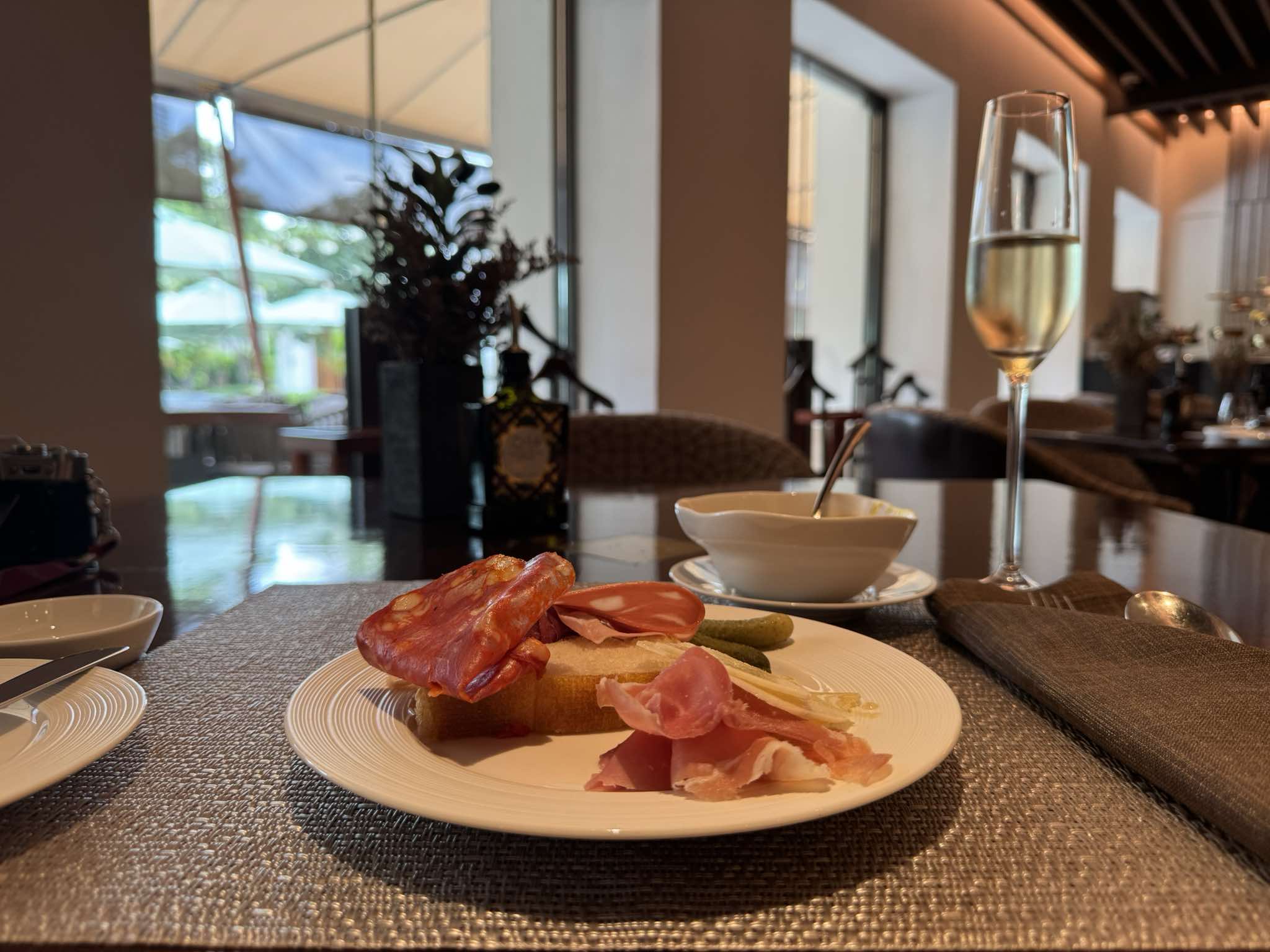 はじめまして、はじめました！（モス）翻訳家ですが、ビジネスの世界で仲良くしましょう～