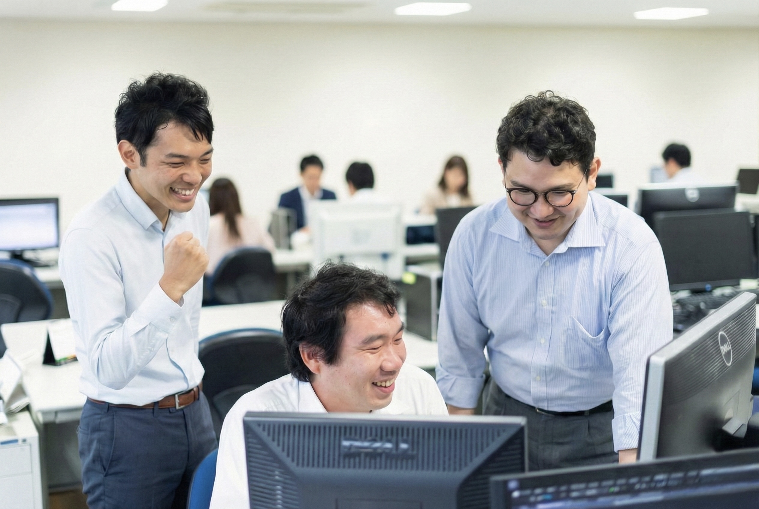 「AIを試し倒す」文化が、開発のスピードも、誇りも、仲間の熱も上げていく。— エスプリフォートの“現場起点AI活用”ストーリー