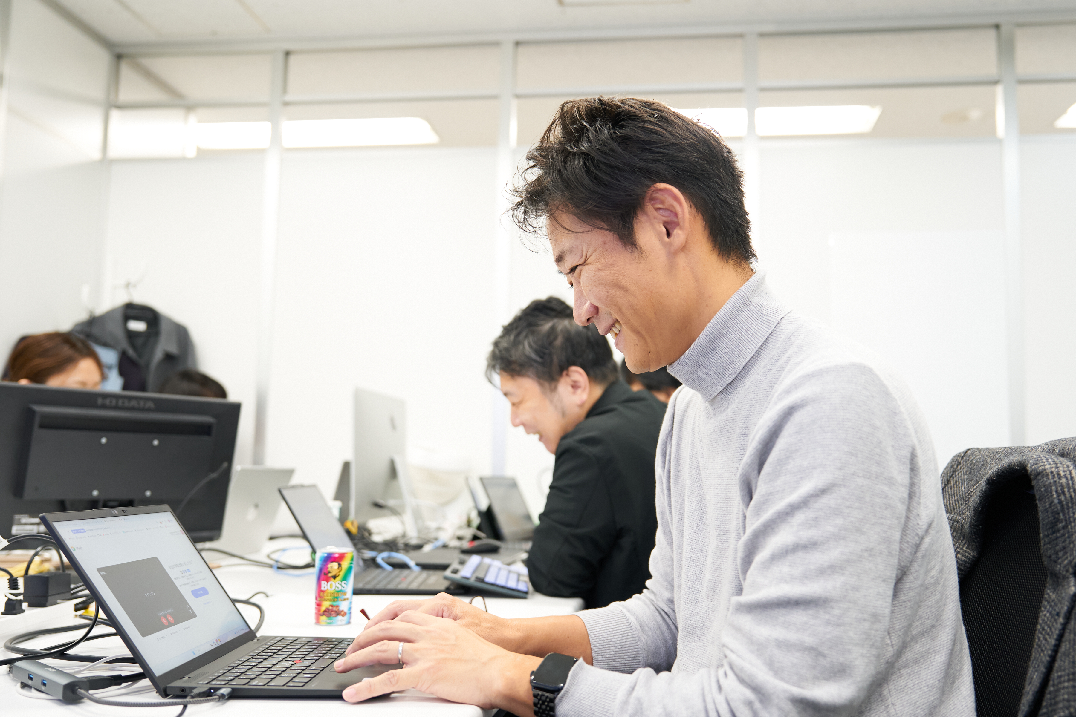 多国籍・多様なバックグラウンドが自然に混ざり合うチームです