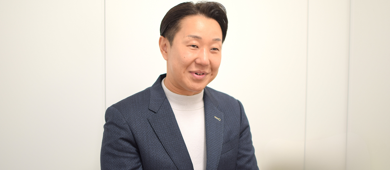 社長インタビュー：ナリコマが受け継いできた「人こそ会社を成長させる原動力」という想い〈前編〉｜ナリコマグループ社長　竹内 克成