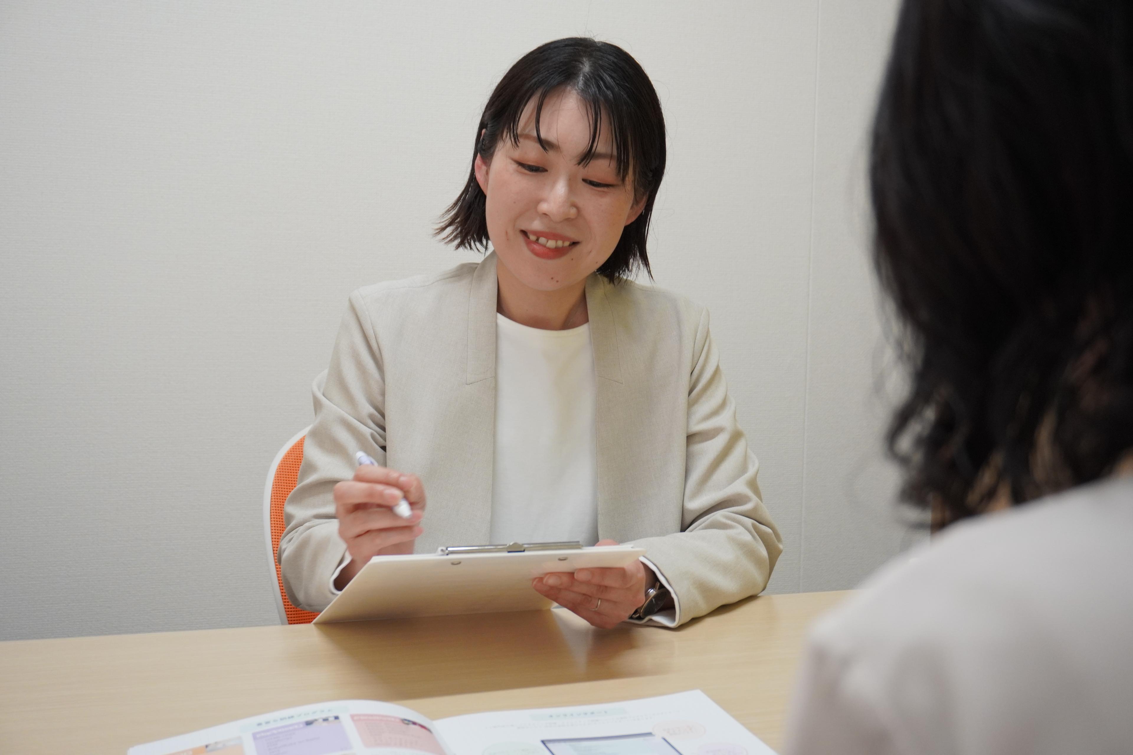 社員インタビュー(一人ひとりに寄り添い、社会へつなぐ)