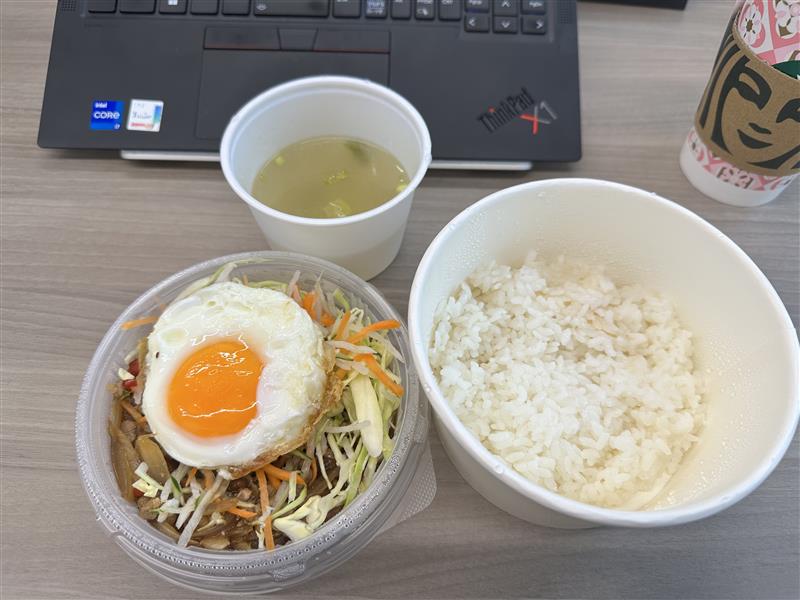 仕事の話になるランチと、ならないランチ。