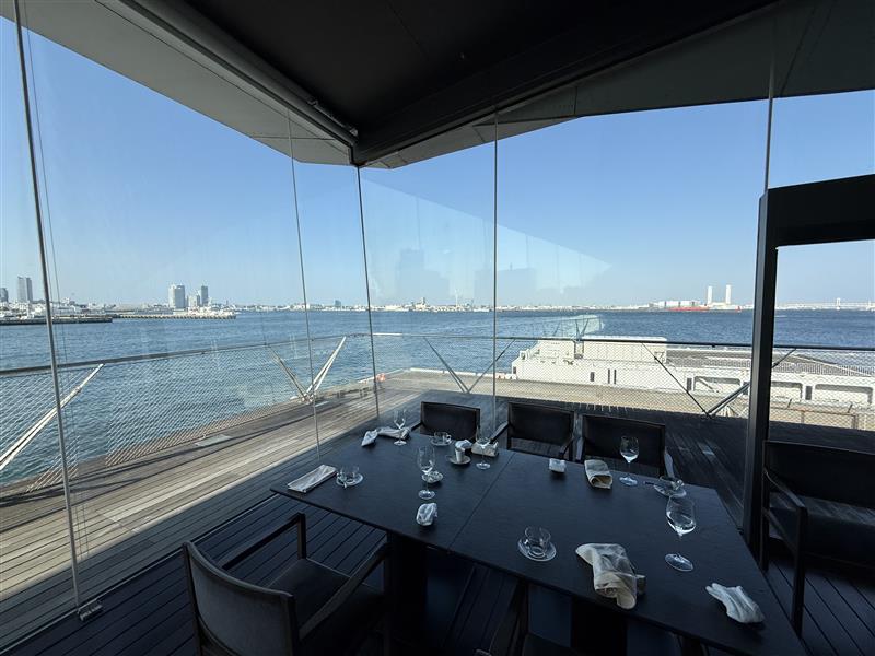 海の見えるレストランで、高級フレンチを味わった話。