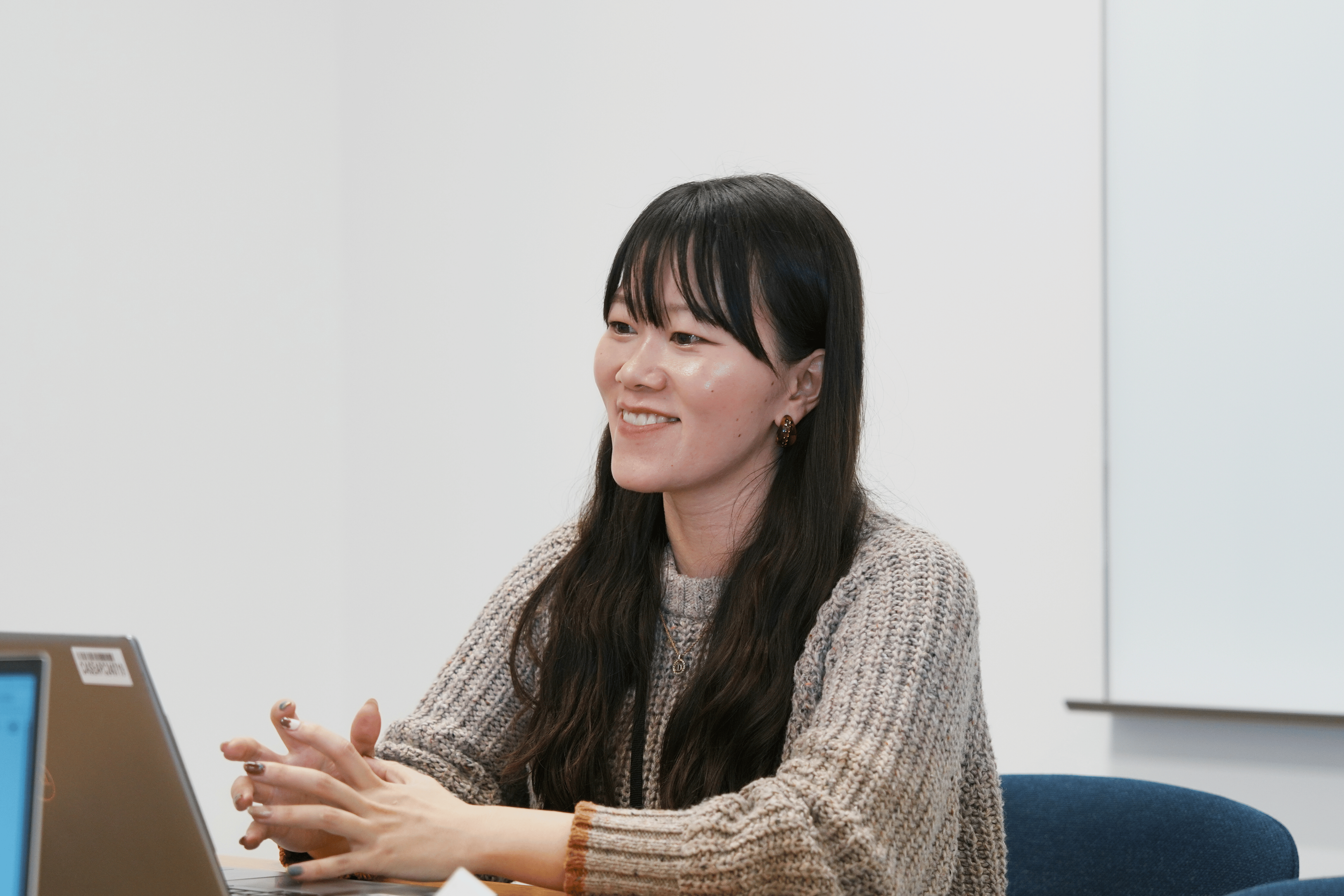 【社員インタビューVol.7】「意思決定の“その前”に関わりたい。」──入社1年目CSが見つけた仕事の本質