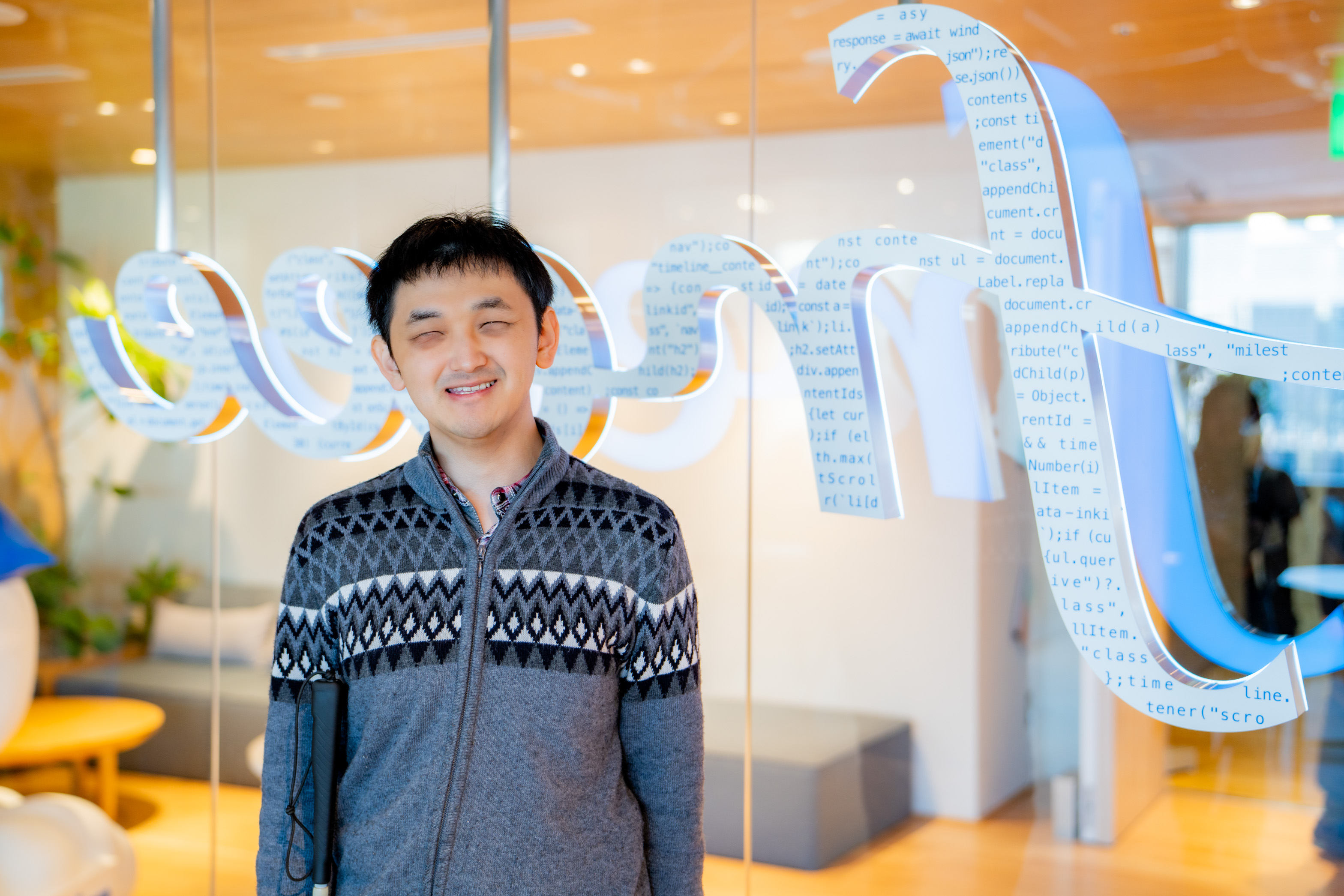 「補助輪」を外し、一人のプロとして疾走する。全盲のエンジニアがfreeeで見つけた、属性を越えた「評価」と「キャリア」【前編】