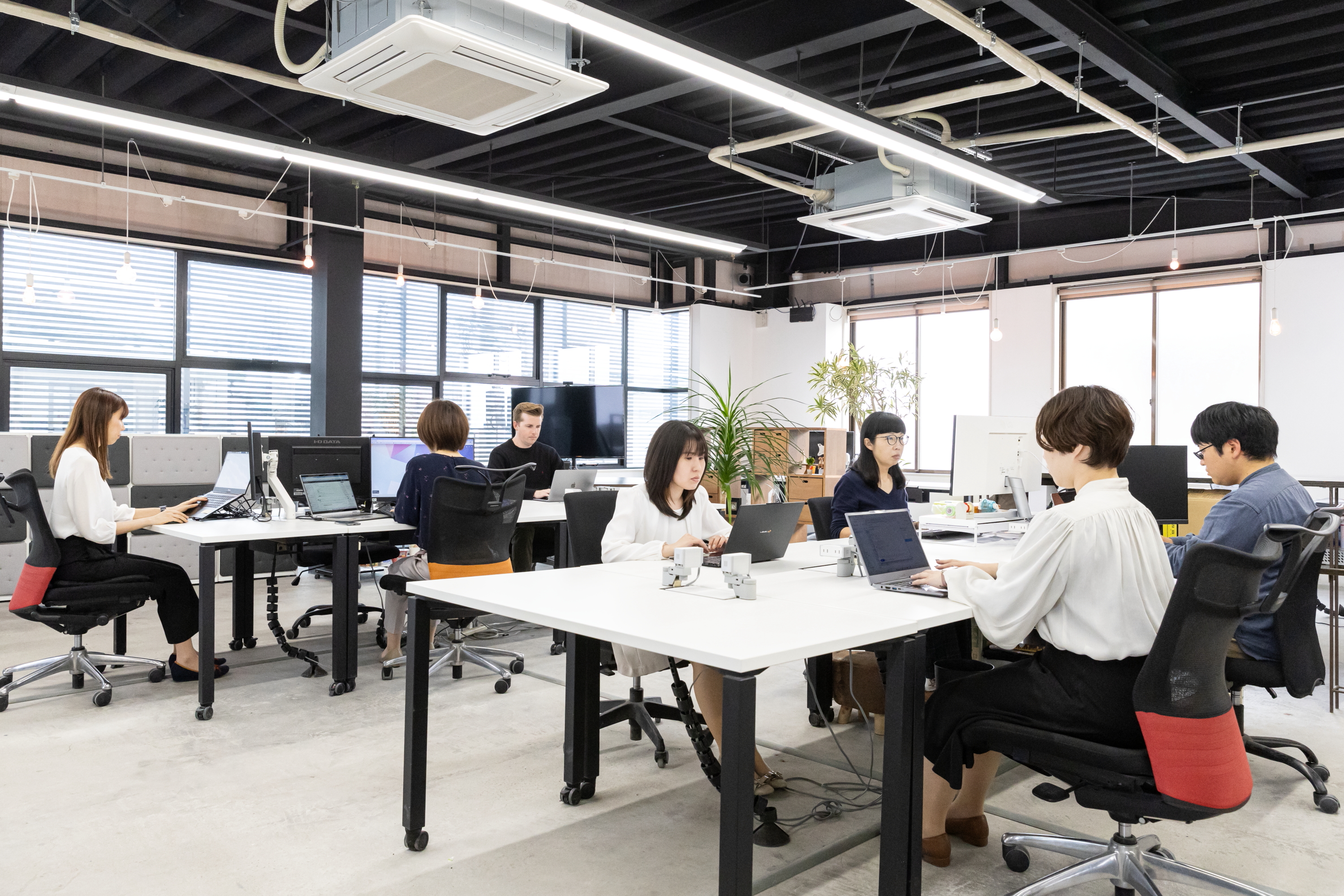 整理された美しい住宅広告デザイン―「伝える難しさ」がデザイナーとしてのキャリアの糧に