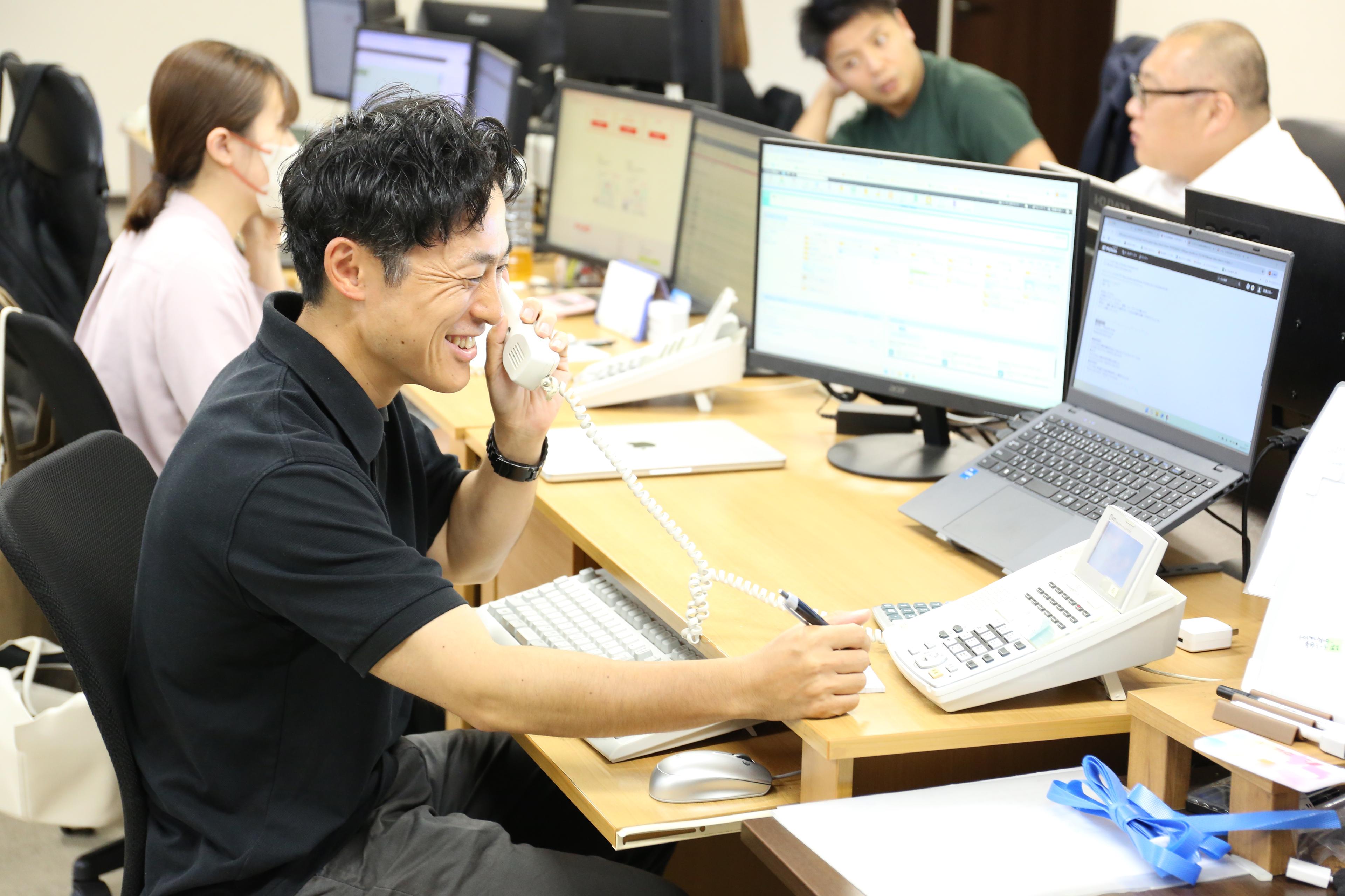 【社員インタビュー】スポーツトレーナーからイベント遊具営業へ。「守・破・離」の精神で挑む未経験からの再出発