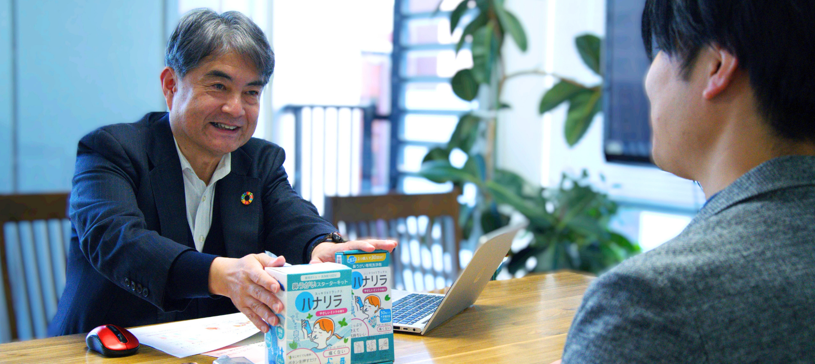 薬業界一筋40年。れいパパさんが見つけた「社会貢献できる営業」