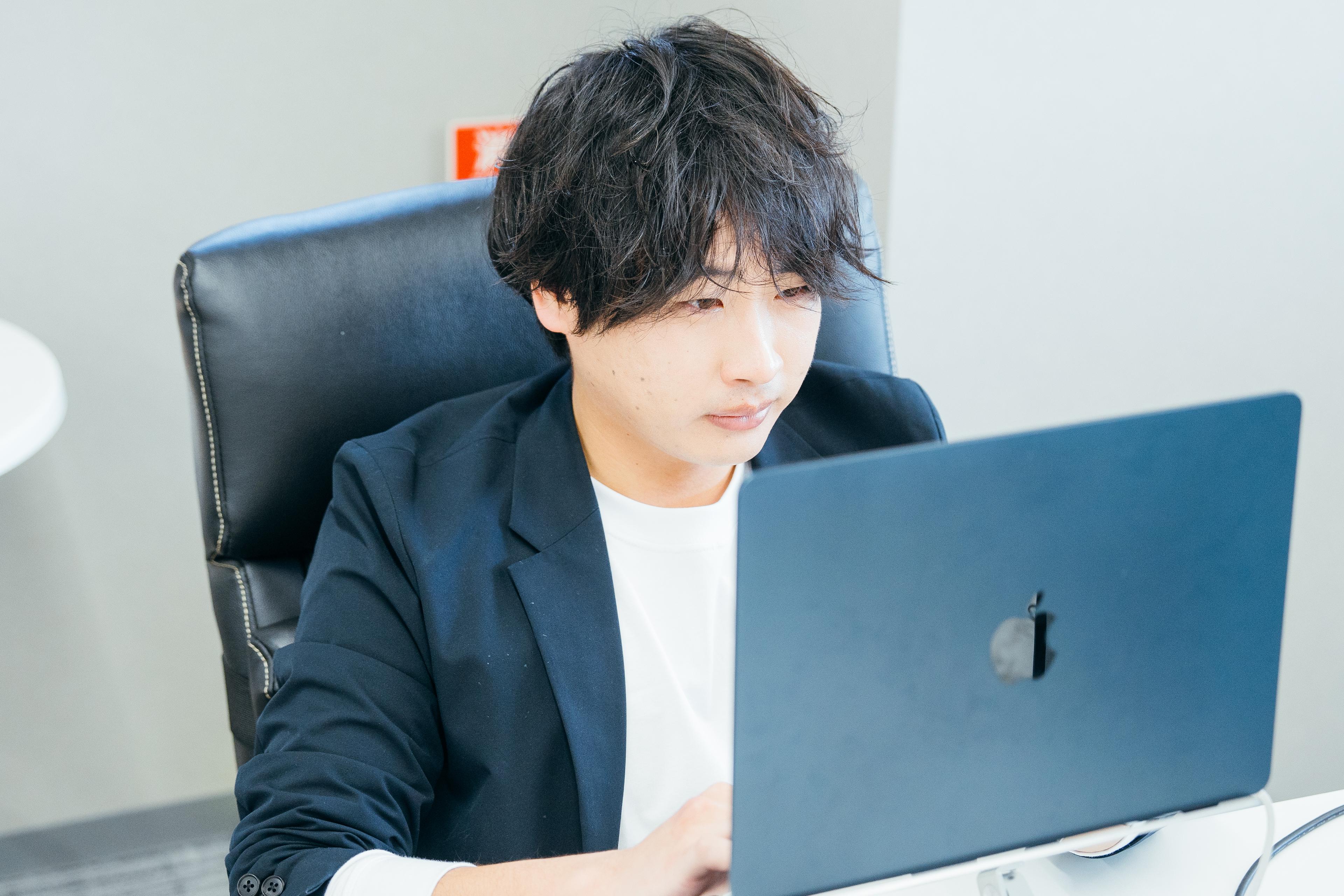 「4年遅れた分、やるしかない」──インターン3ヶ月でトップクライアントを任された新卒の成長ストーリー-保母星乃佑