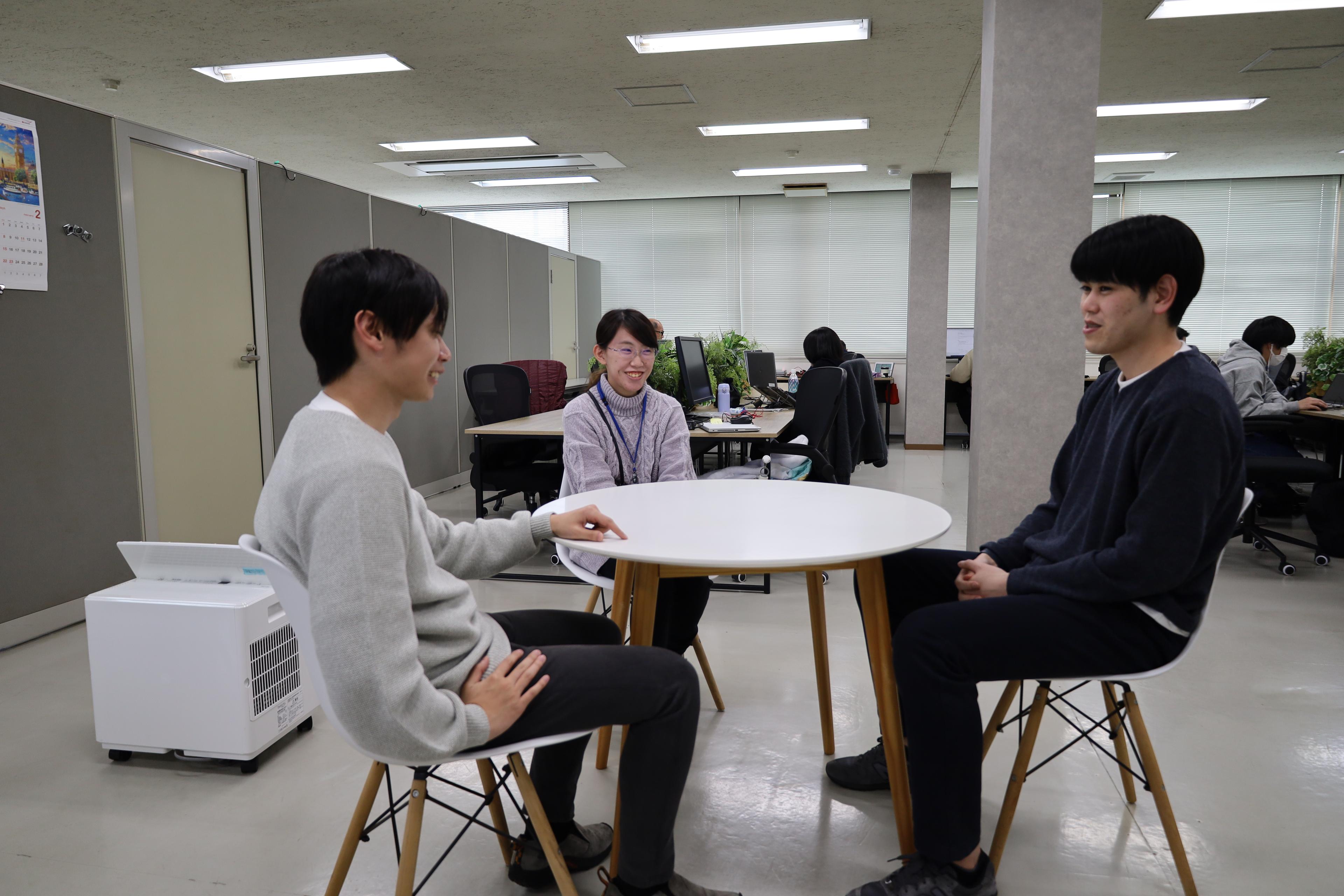 「新卒のために」が気づけば私の自信に～バディ3人で振り返る、関わり方の変化～