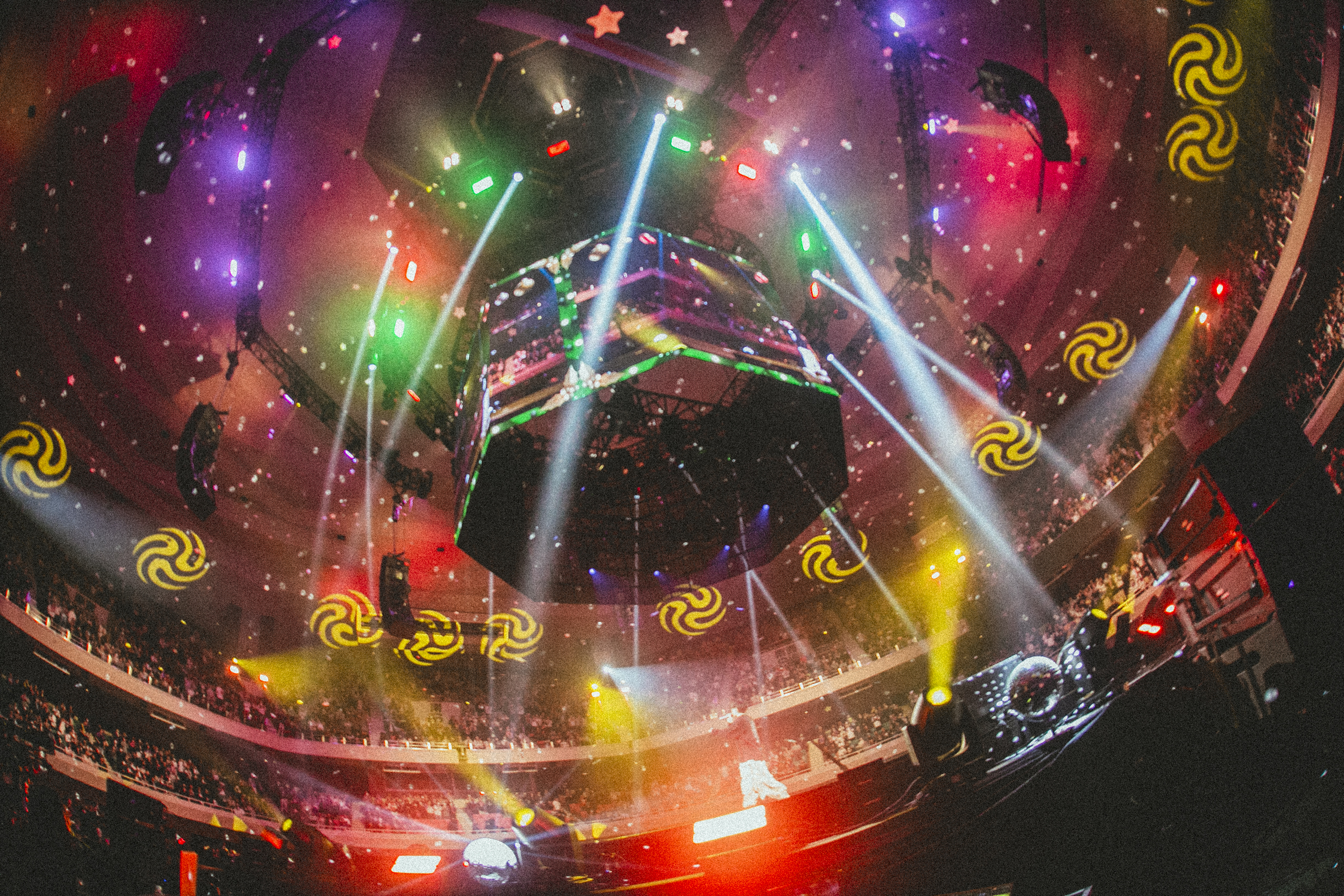 「音楽業界出身」がマスト条件ではありません。アーティストの熱狂を“実務”で形にする人を探しています。