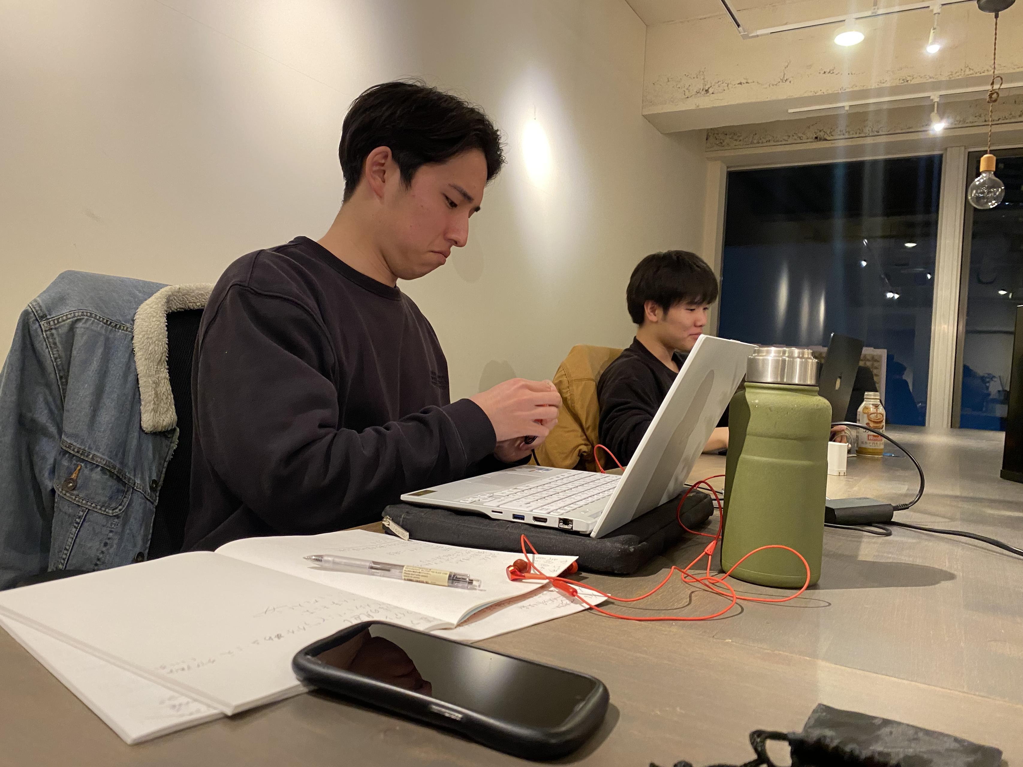 「俺がやるしかない。」休学中の大学生が、AIスタートアップのプロジェクトを牽引するまで。