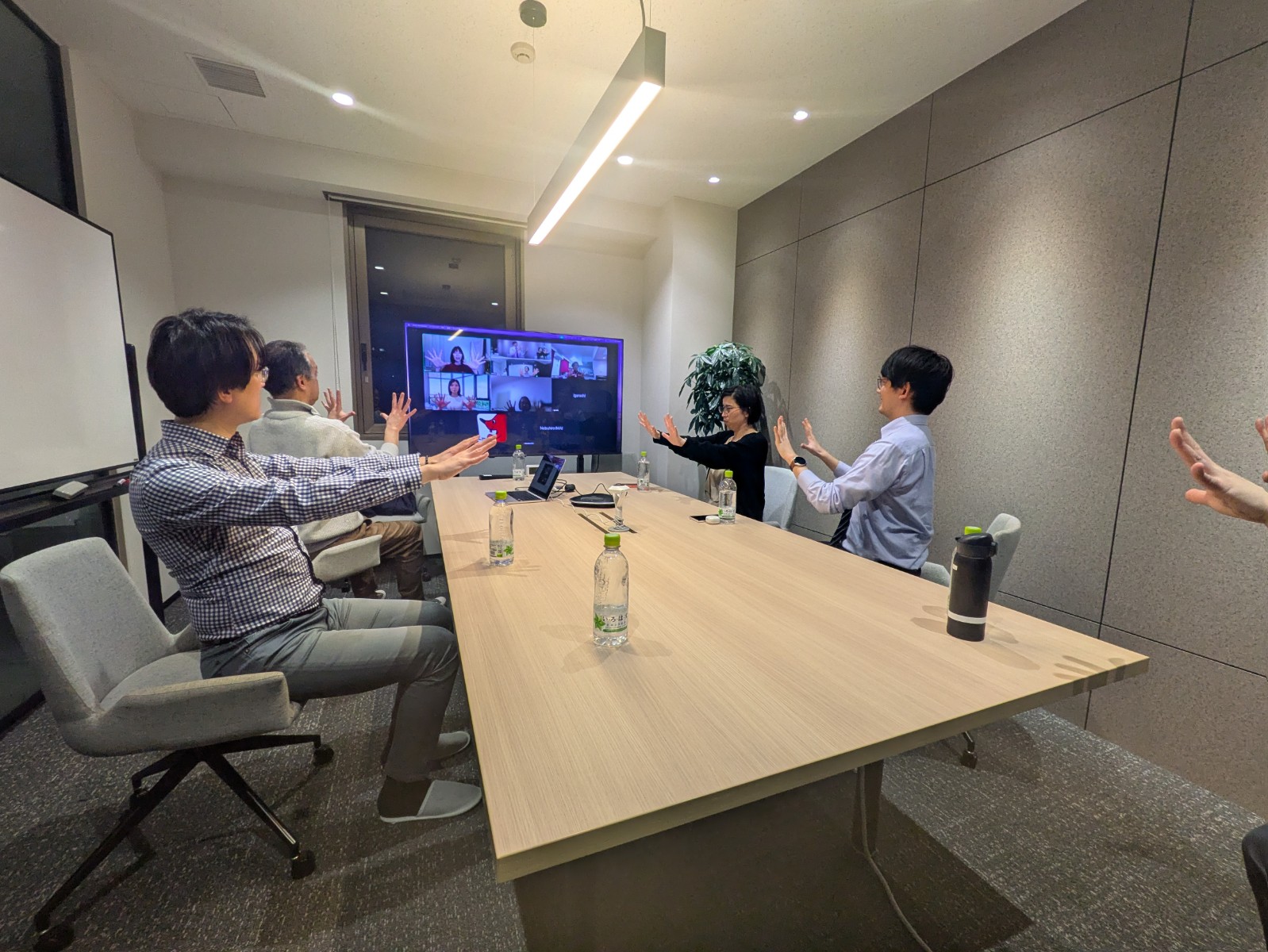 【社内イベント】仕事終わりの心身リセット。『ビジヨガ』を開催しました！