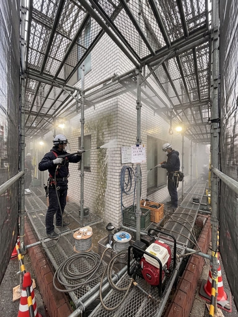 足場がたちました Vol.4　～外壁洗浄・階段室の床貼替編～