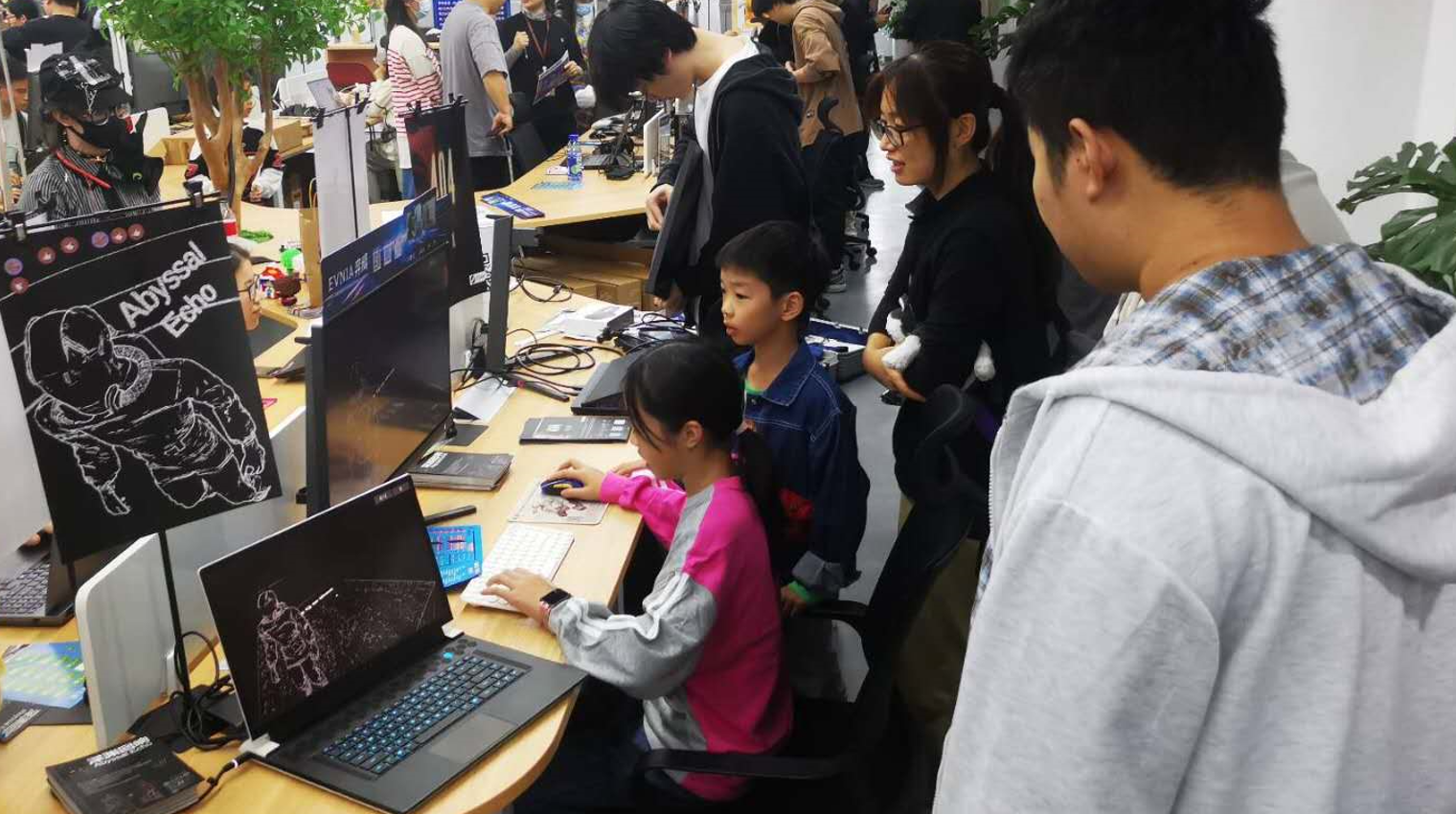 「放置していたGameJam作品が、一人の提案からオフライン展示へ。創作の熱意を形にするまで」