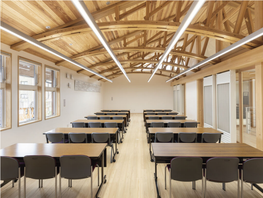 ネットの口コミは真実か？「住宅事業縮小」の裏で、吉住工務店が特建に集中した「社員想いの経営戦略」。